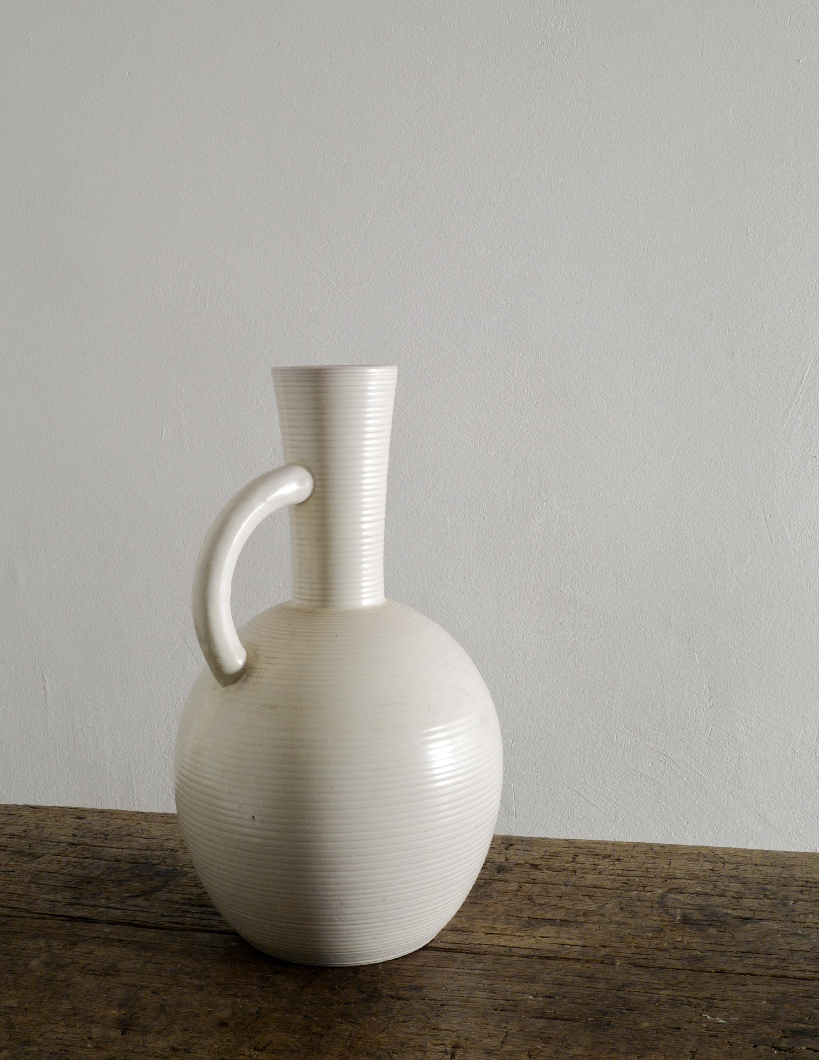 White Floorvase Planter by John Andersson for Höganäs Produced in Sweden, 1950s In Good Condition For Sale In Stockholm, SE