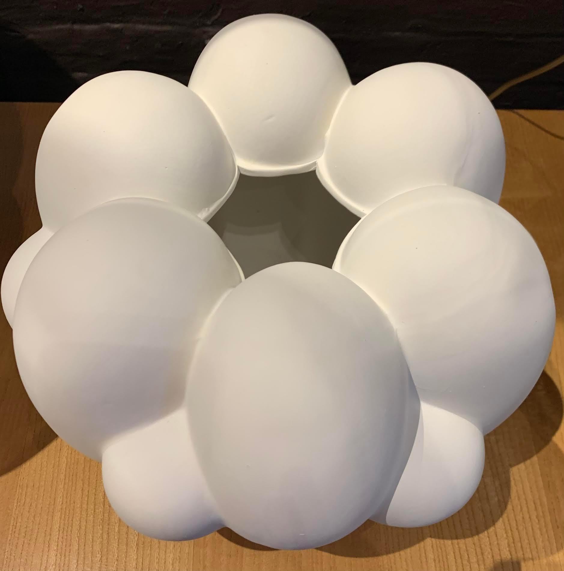 Contemporary Danish designed vase in shape of flower bloom.
Matte white glaze.
Also available in larger size (S6188).