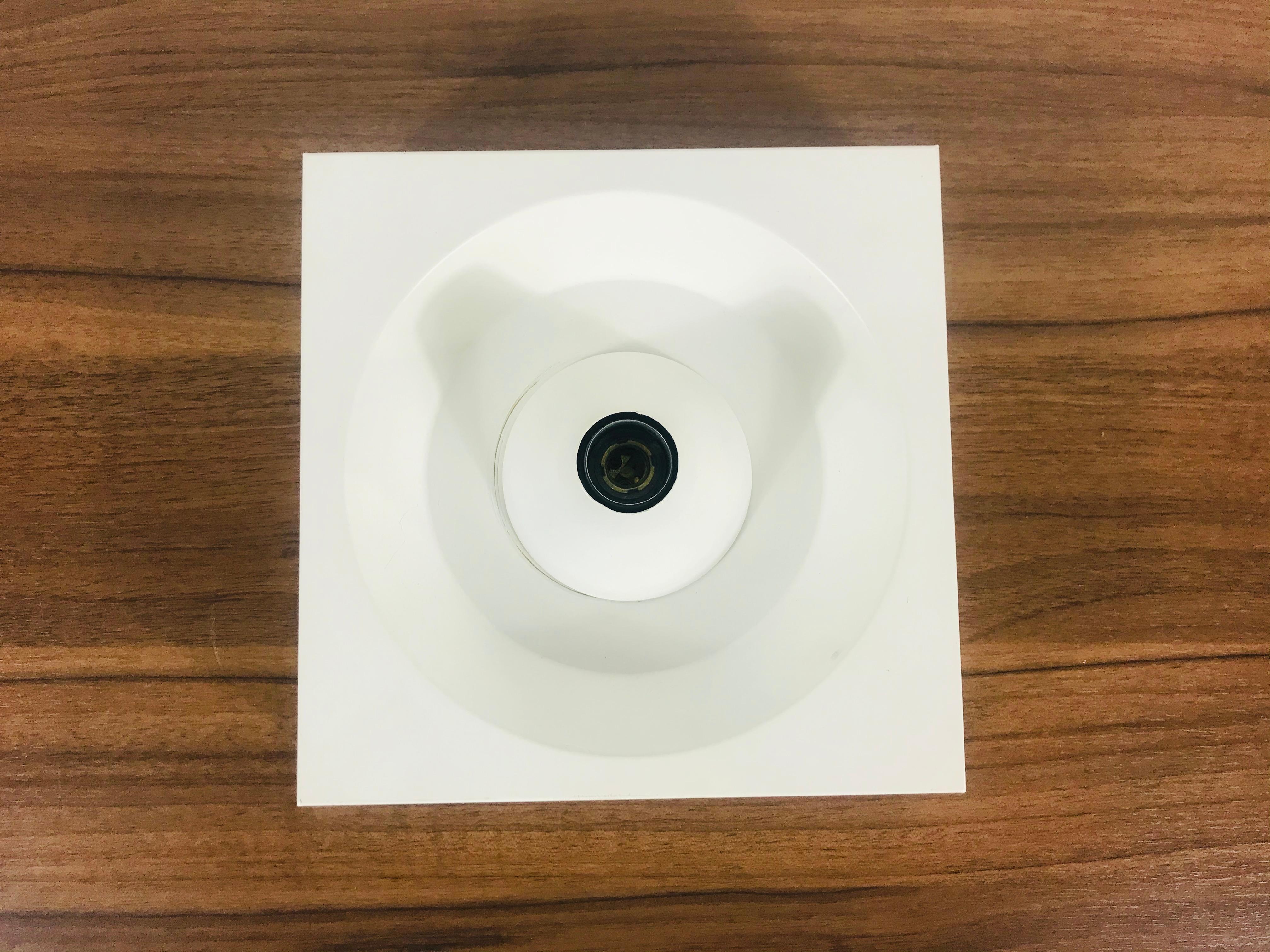 Mid-Century Modern Lampe à encastrer ou applique blanche de Klaus Hempel pour Kaiser Leuchten:: 1970 en vente