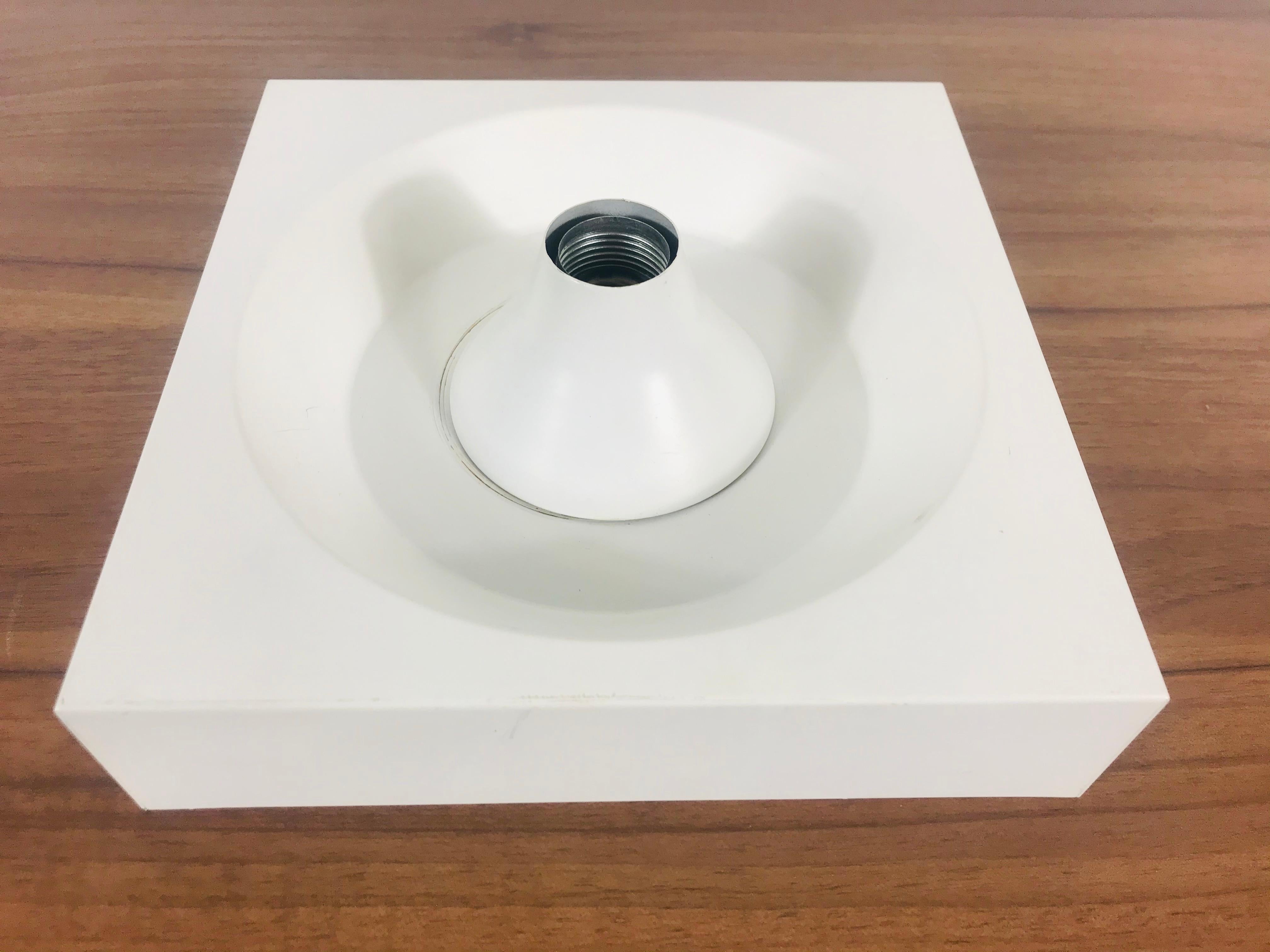 White Flush Mount or Wall Lamp by Klaus Hempel for Kaiser Leuchten, 1970s  In Good Condition For Sale In Hagenbach, DE