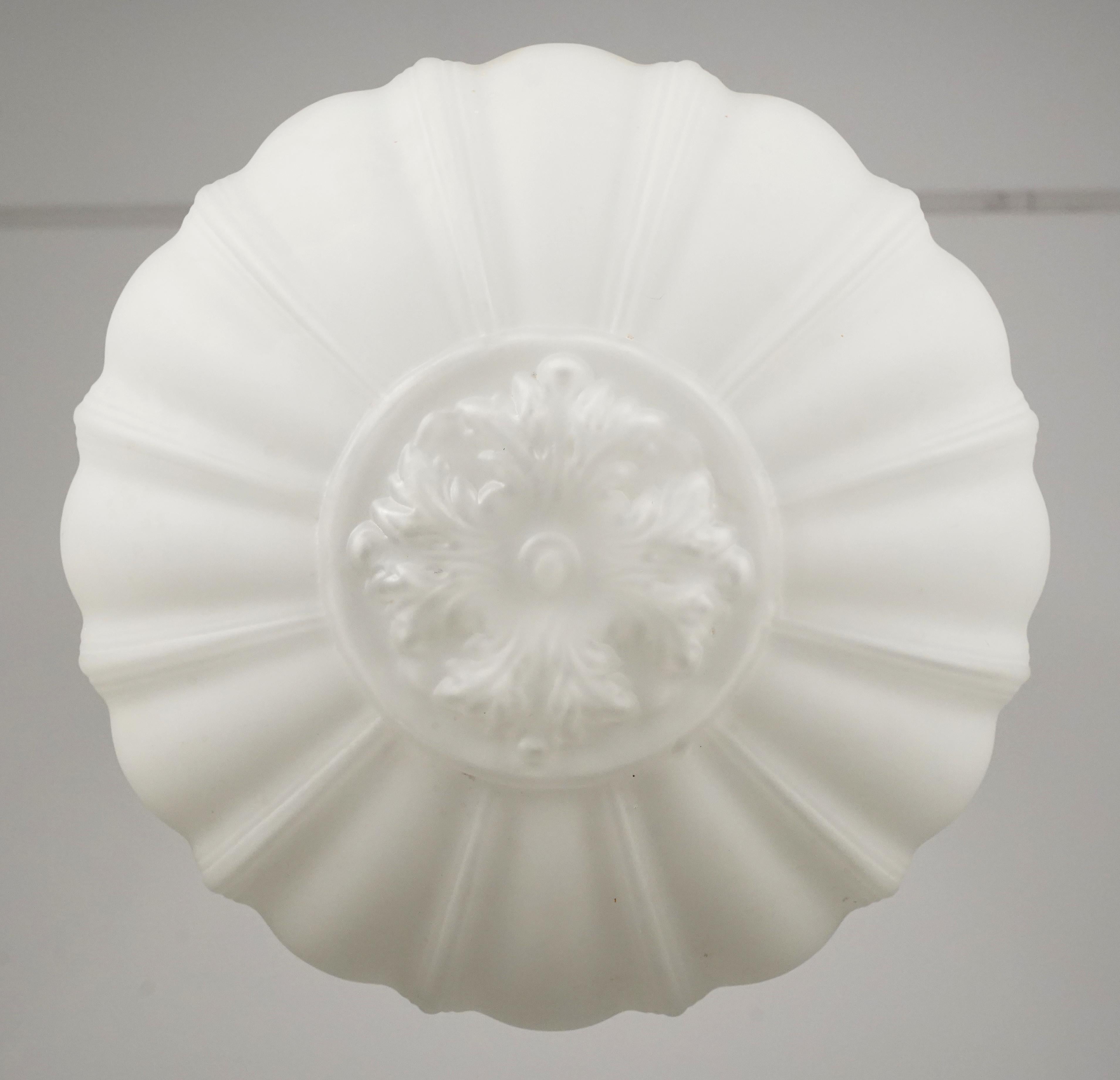 White Fluted Glass Bowl Brass Chain Pendant Light in vendita 1