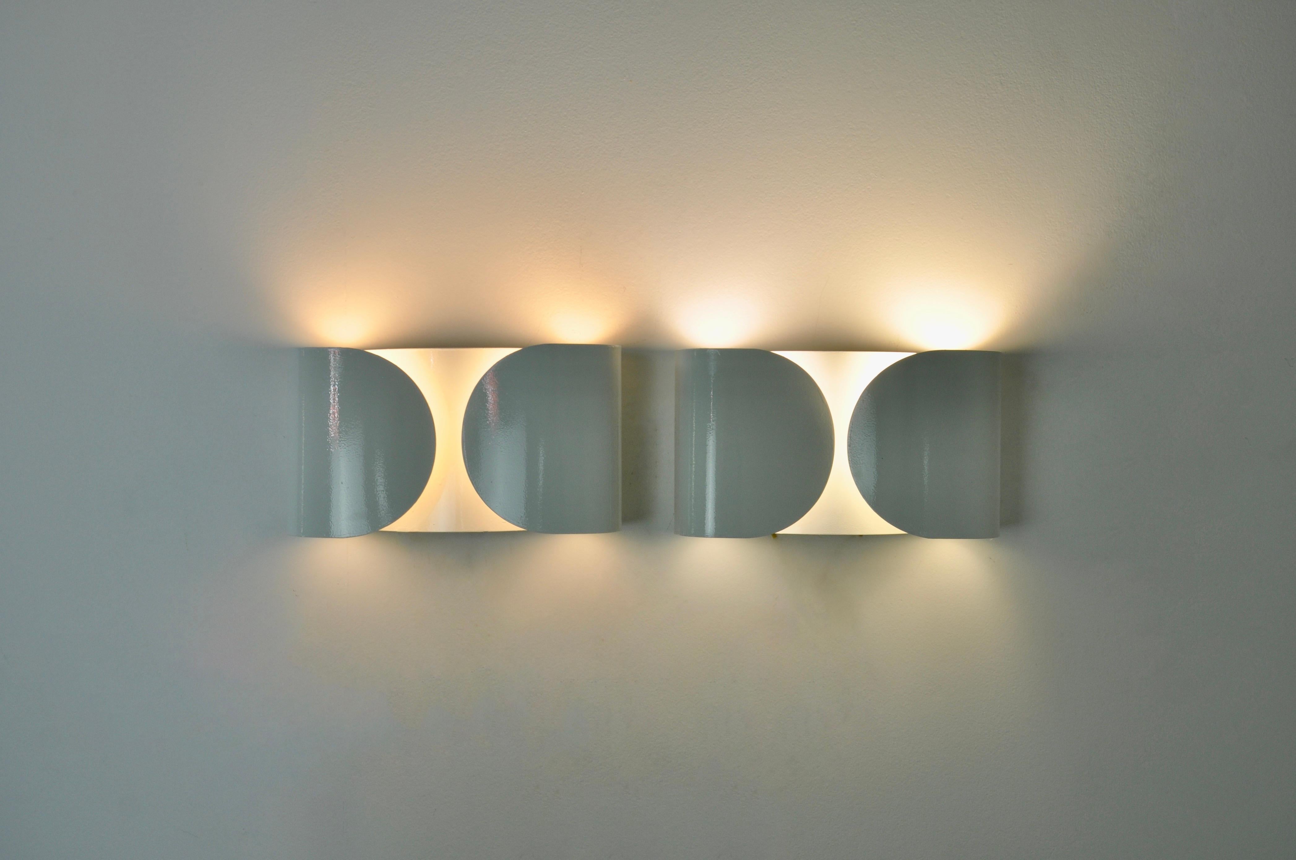 Mid-Century Modern White Foglio Wall Lamps by Tobia & Afra Scarpa for Flos, 1960s Set of 2 For Sale
