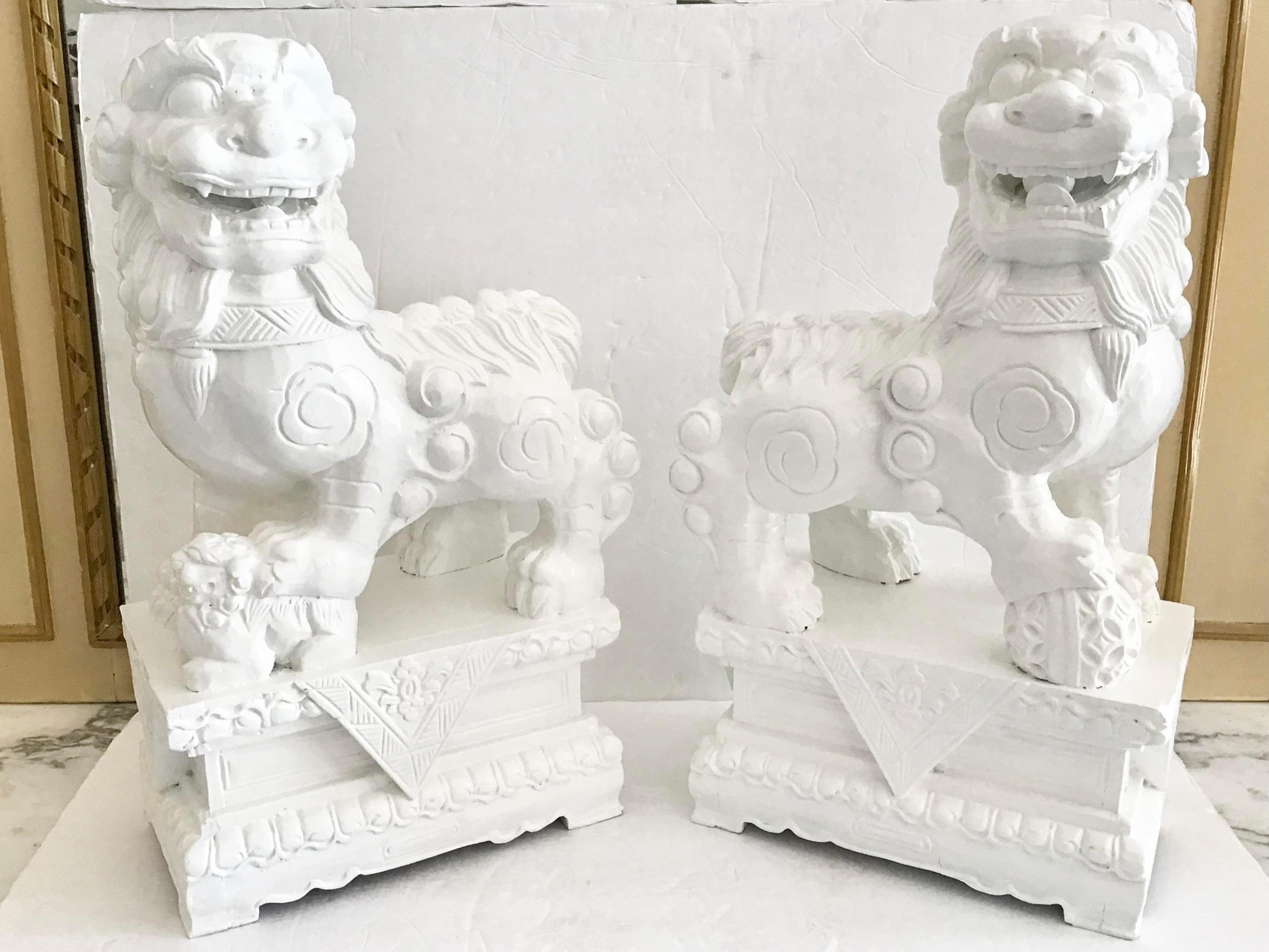 White Foo Dogs Carved in Wood Base Floral Figures, a Pair For Sale 1