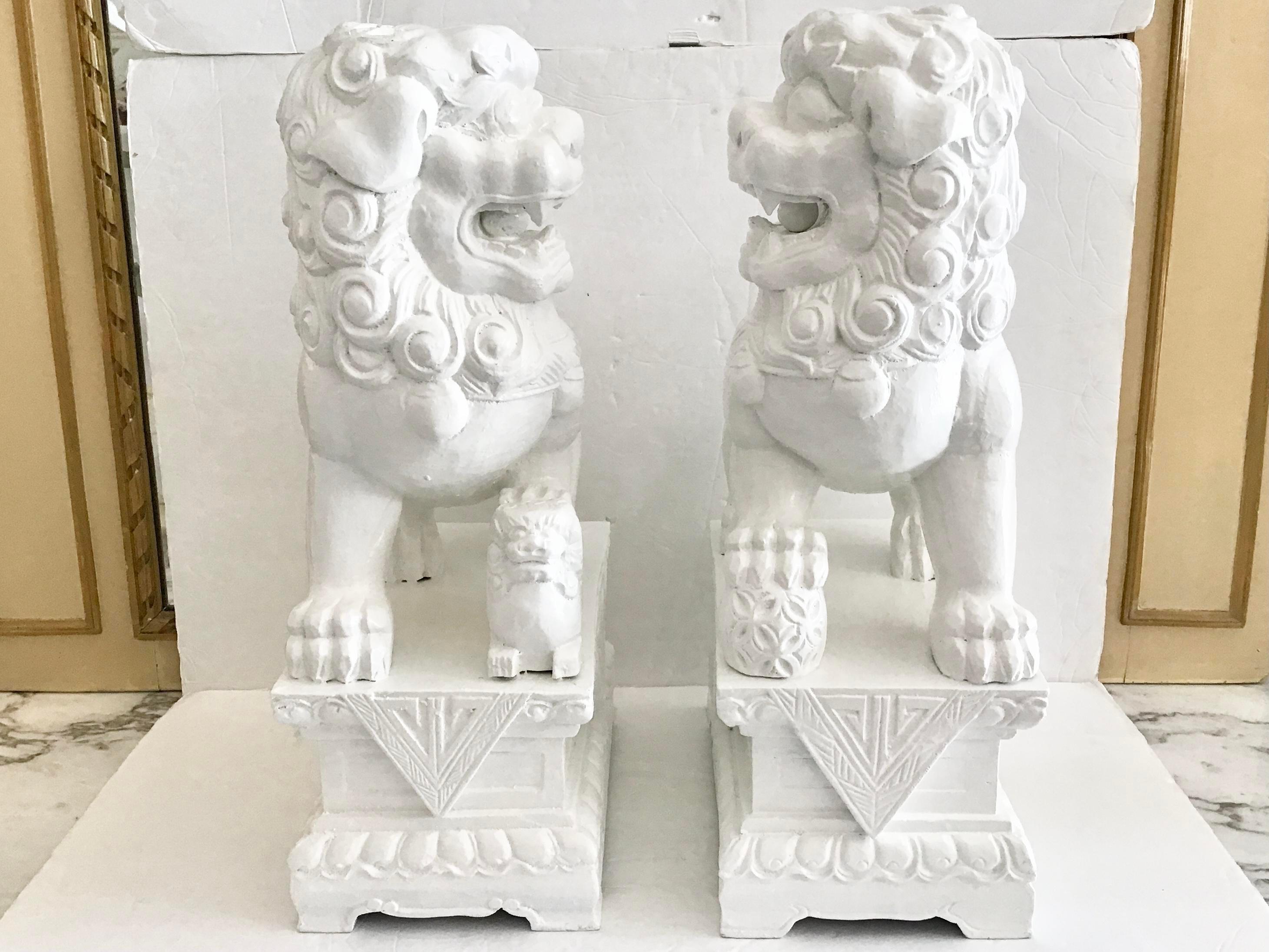 20th Century White Foo Dogs Carved in Wood Base Geometrical Figures, a Pair For Sale