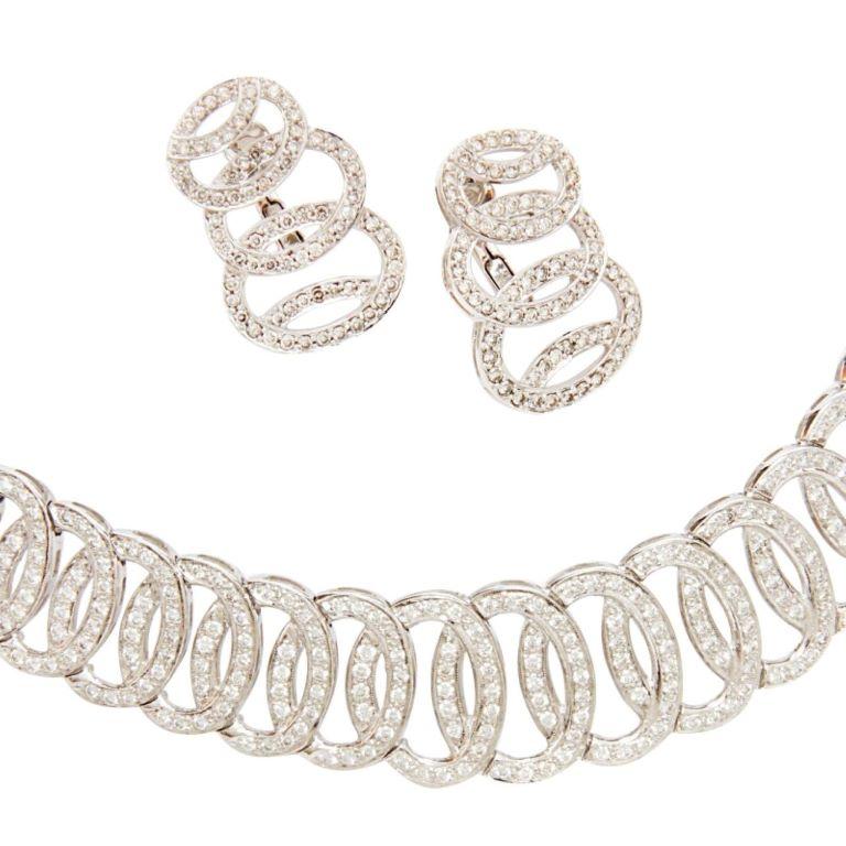 Modernes italienisches Set aus Halskette und Ohrclips aus Weißgold und Diamanten (Brillantschliff) im Angebot