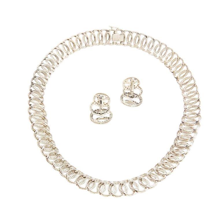 Modernes italienisches Set aus Halskette und Ohrclips aus Weißgold und Diamanten im Zustand „Hervorragend“ im Angebot in New York, US