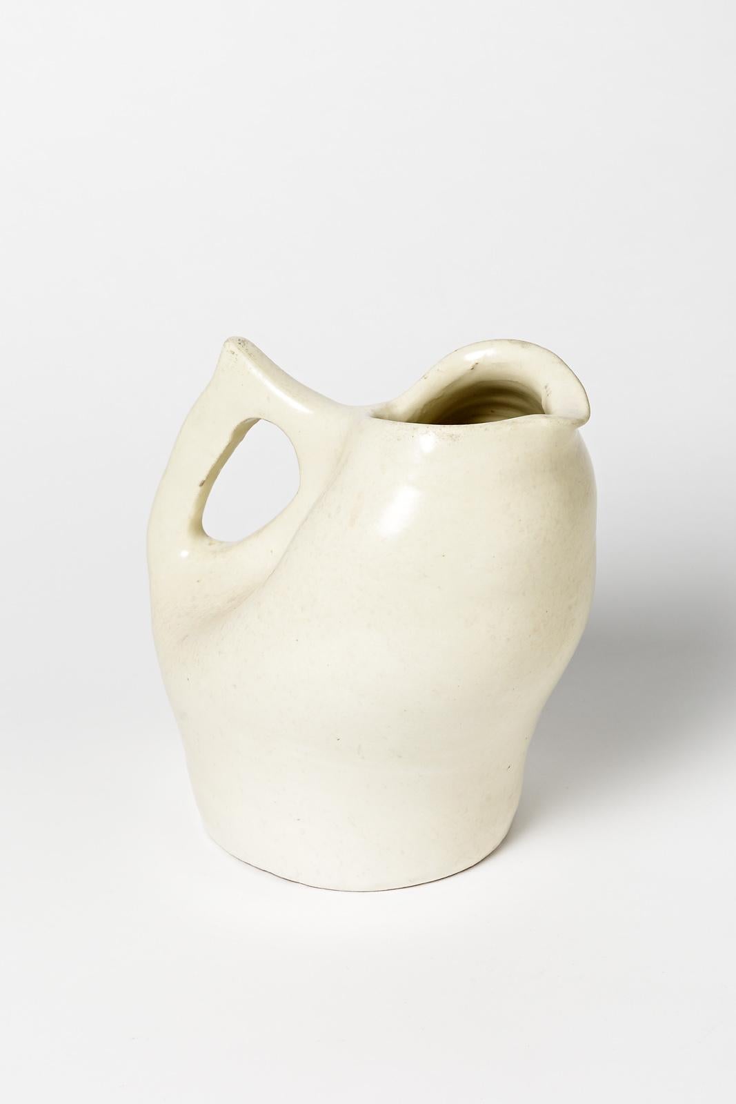Elegant white ceramic pitcher.

Freeform bird pottery pitcher realized, circa 1950

Original perfect condition

Measures: Height 20cm, large 20cm.
