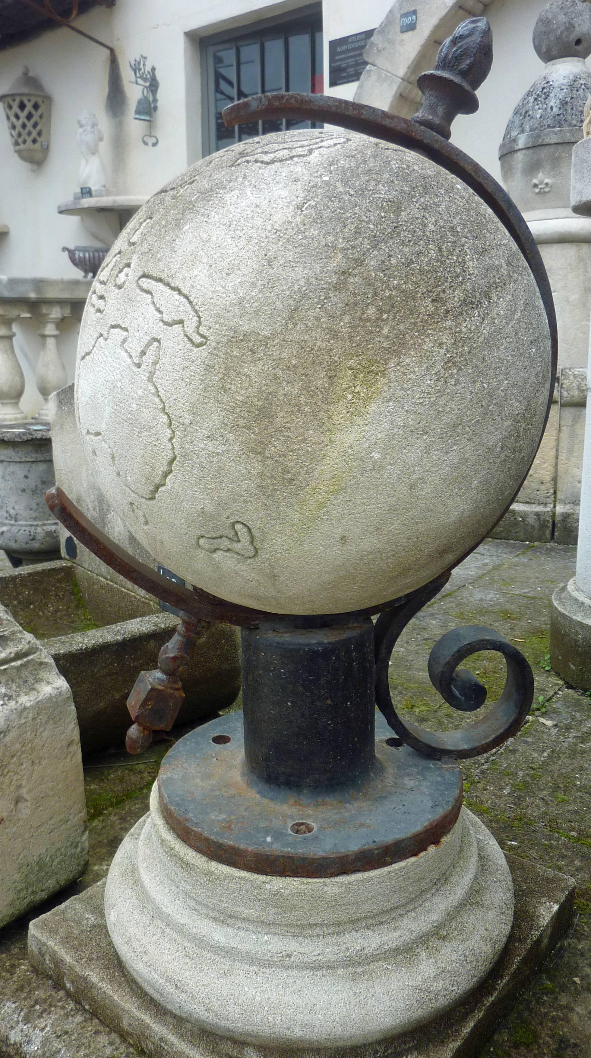 White French Limestone Terrestrial Globe with Metal Stand, Provence In Good Condition For Sale In Isle sur la Sorgue, FR