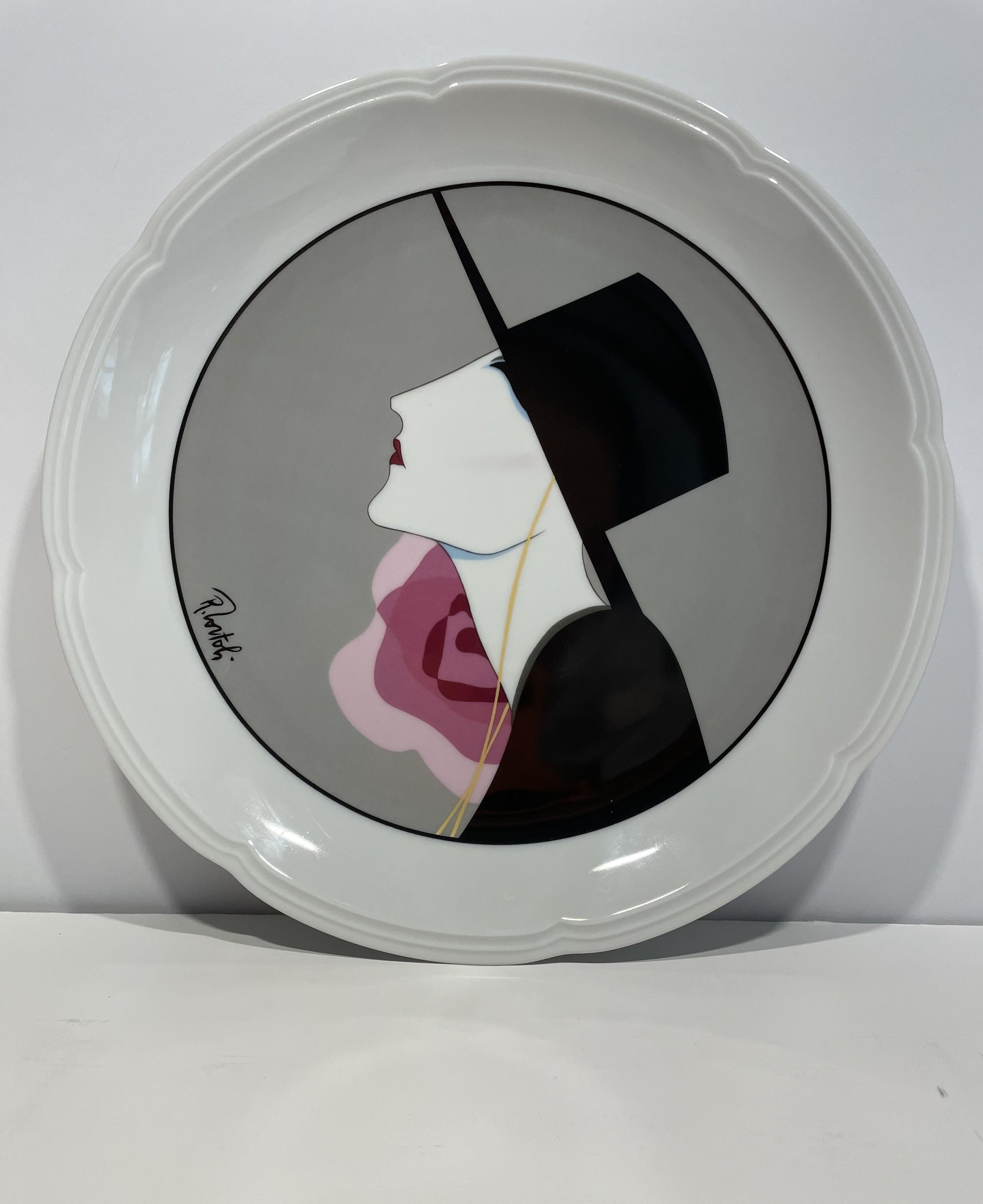 White French Porcelain Art Deco Dinner or Desert Plates - Set of 4 In Excellent Condition For Sale In Austin, TX