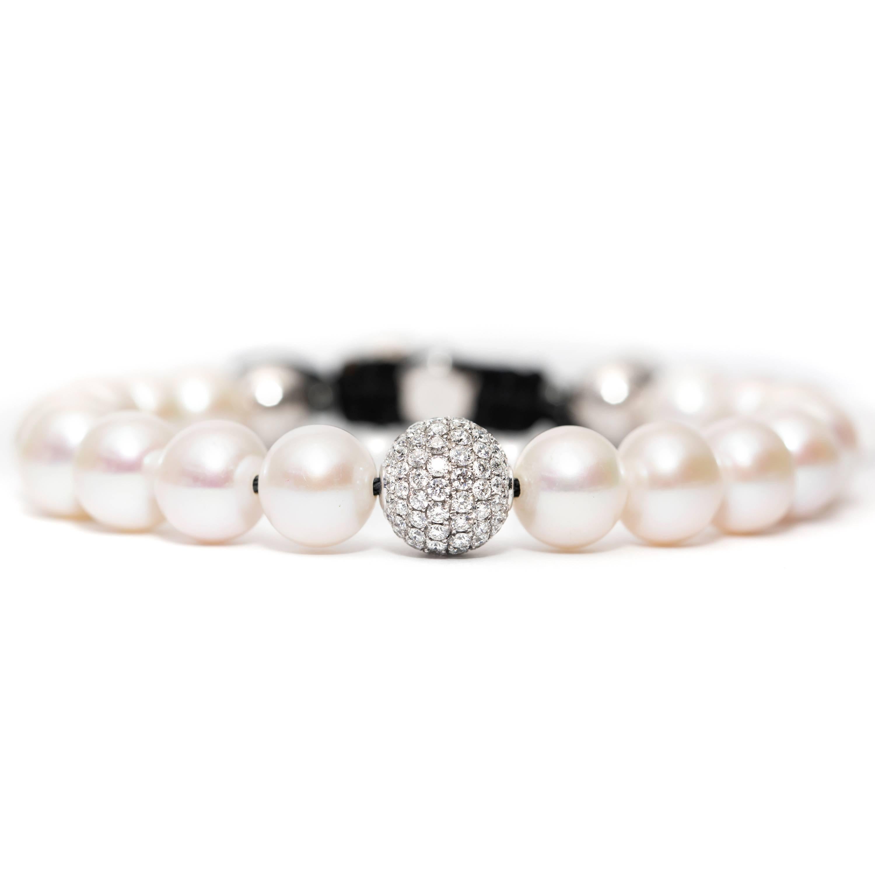White Fresh Water Pearl Pave Set 1.80 Carat Diamond 18Karat White Gold Bracelet  In New Condition For Sale In London, GB