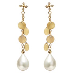 Boucles d'oreilles Paradizia en perles d'eau douce blanches avec disques d'or et diamants 18k