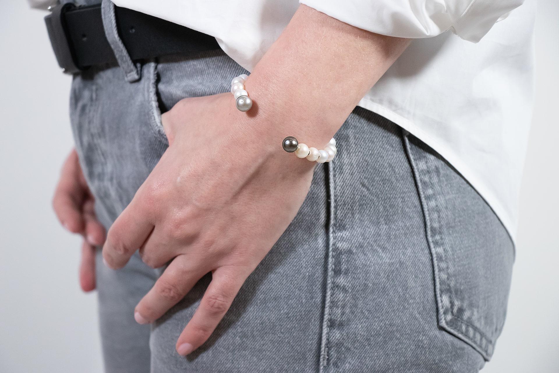 Taille ronde Manchette blanche et perles de Tahiti en vente