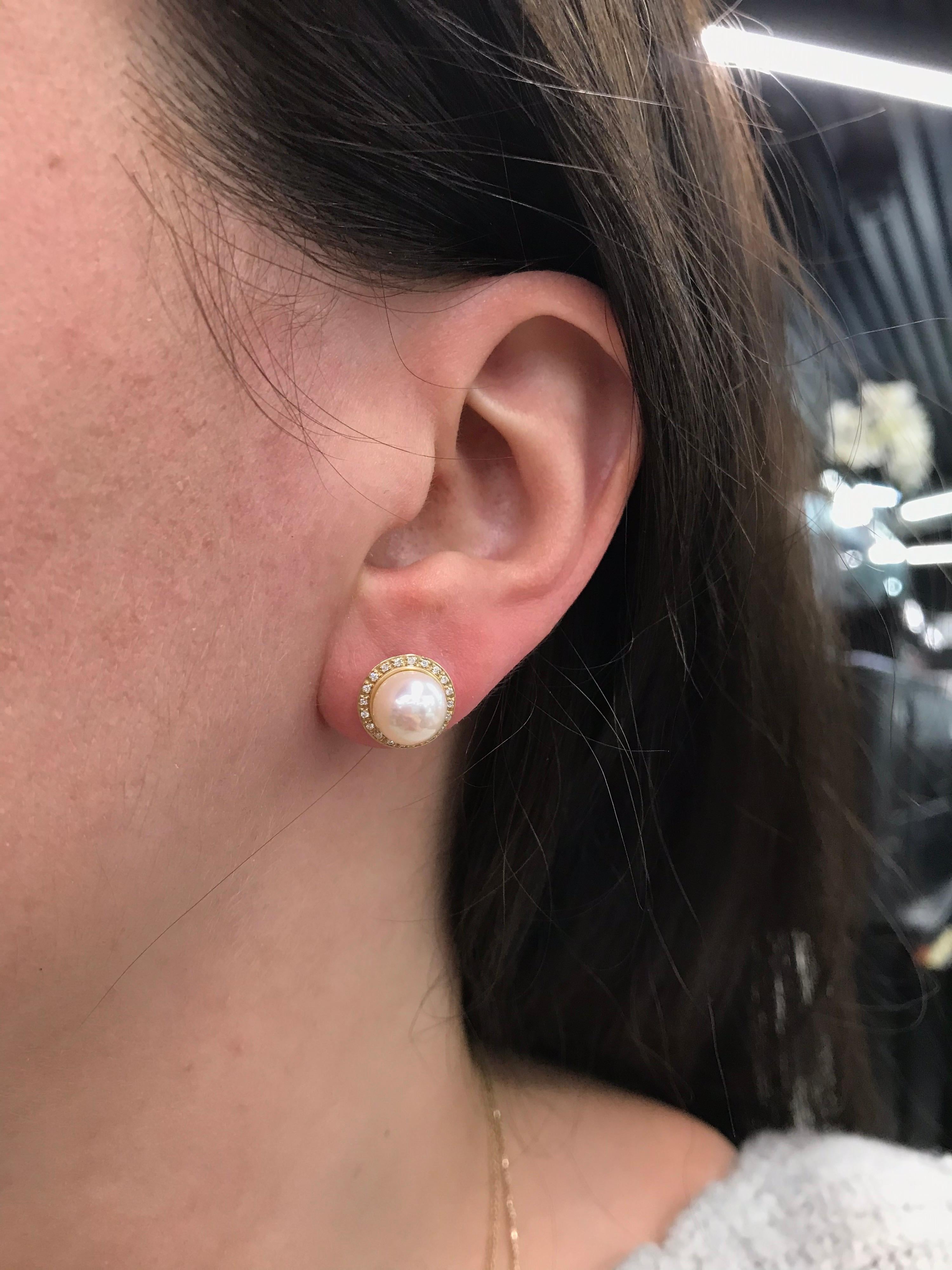 14K Yellow gold stud earrings featuring two Freshwater pearls measuring 8-9mm flanked with 40 round brilliants weighing 0.10 carats.
Color G-H
Clarity SI
