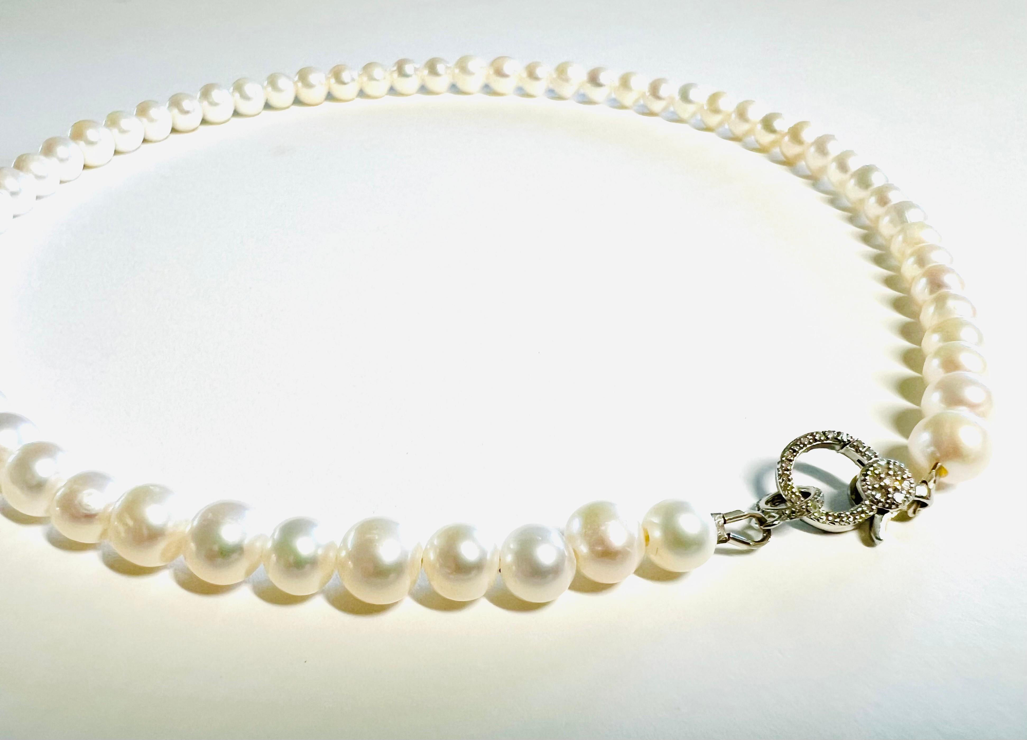 Collier de perles d'eau douce blanches avec double diamant incrusté 14k WG Neuf - En vente à Boostedt, SH