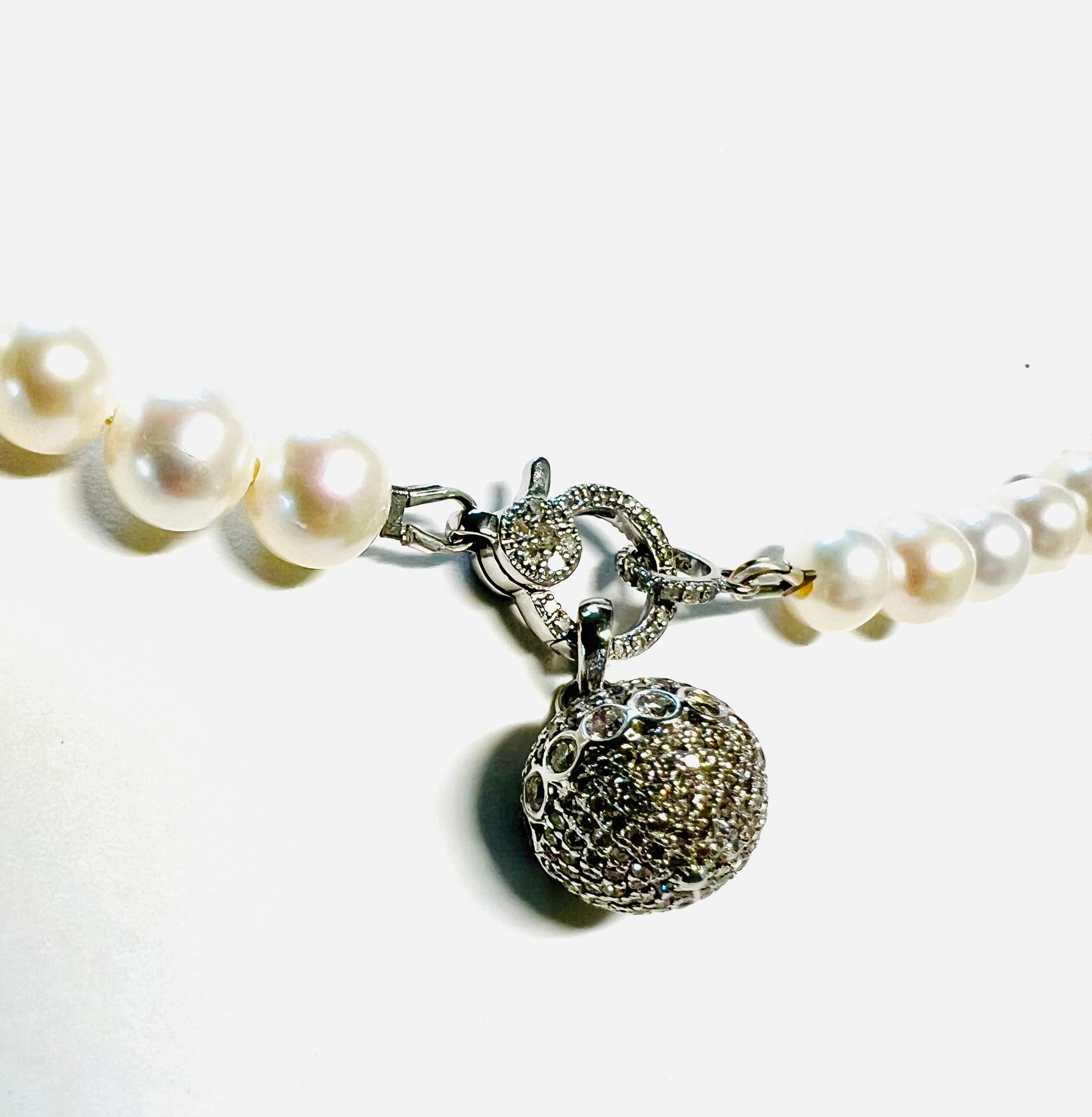 Collier de perles d'eau douce blanches avec double diamant incrusté 14k WG Unisexe en vente