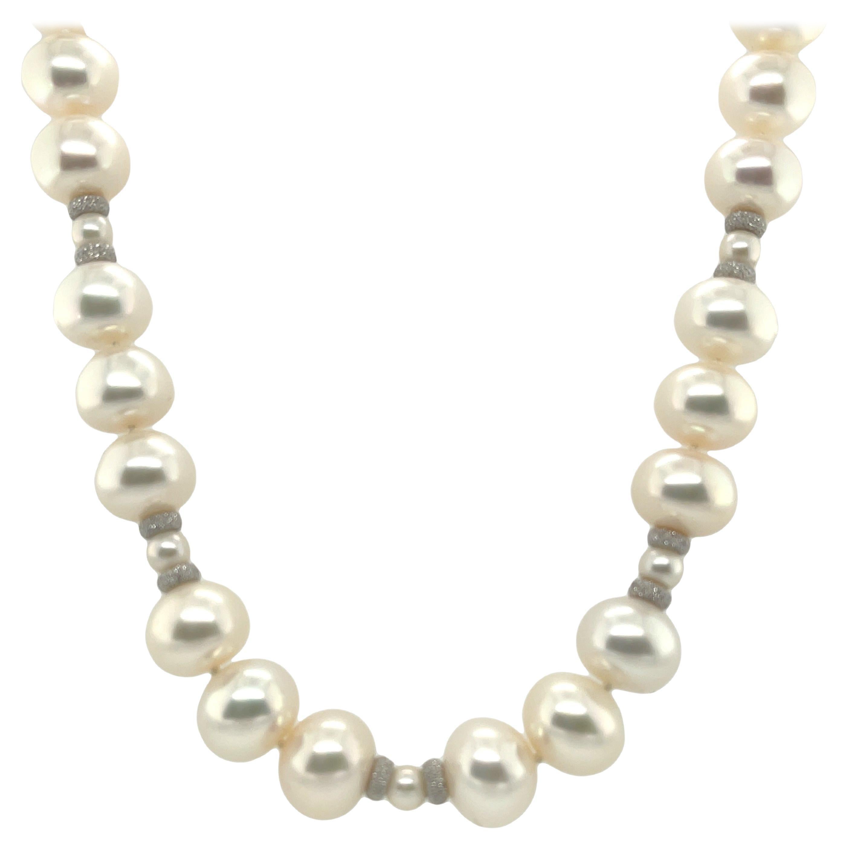 Collier de perles d
eau douce blanches avec accents en or blanc, 18,5 pouces