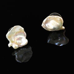 White Freshwater Pearl Stud earrings