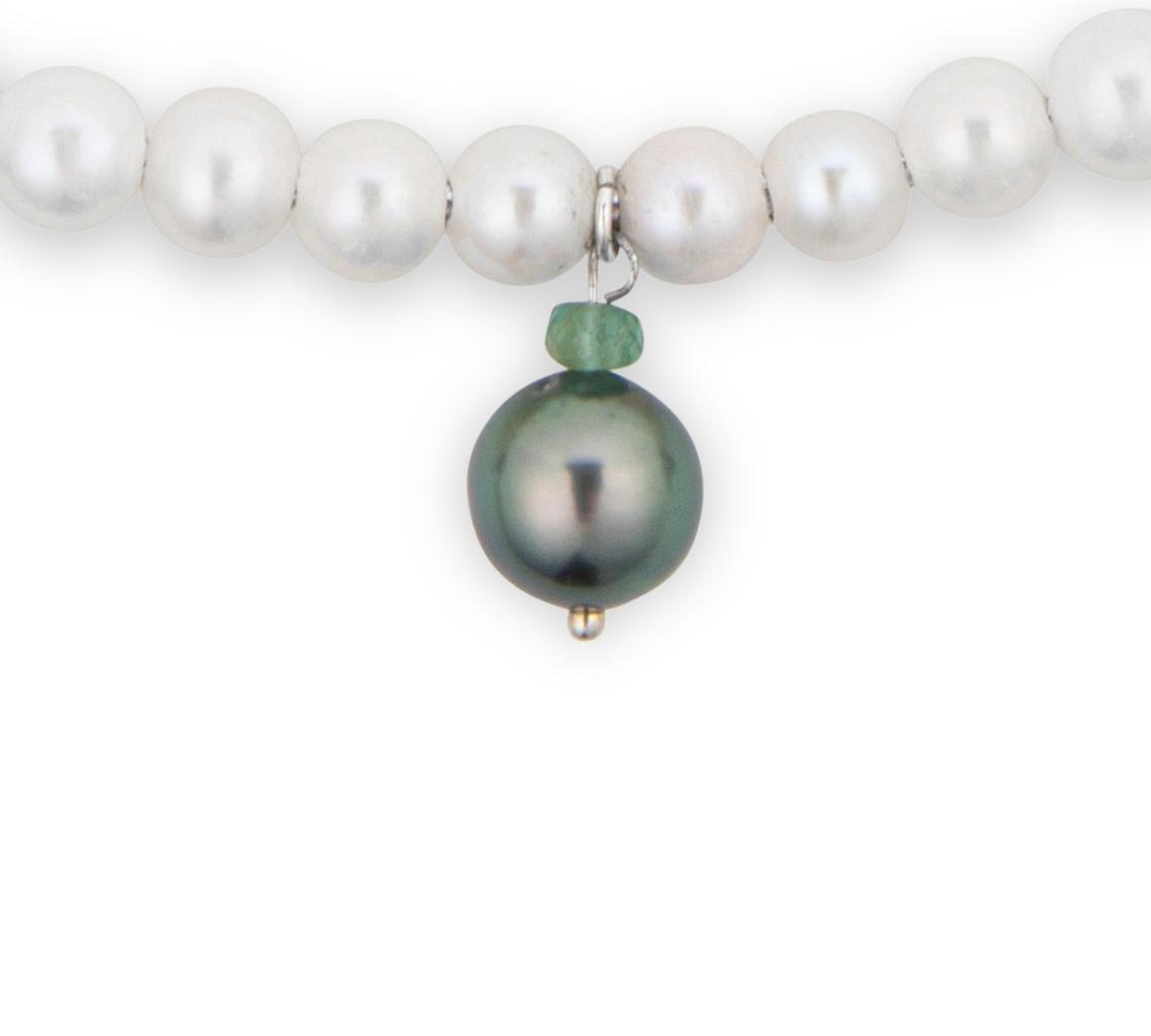 collier avec perle qui bouge