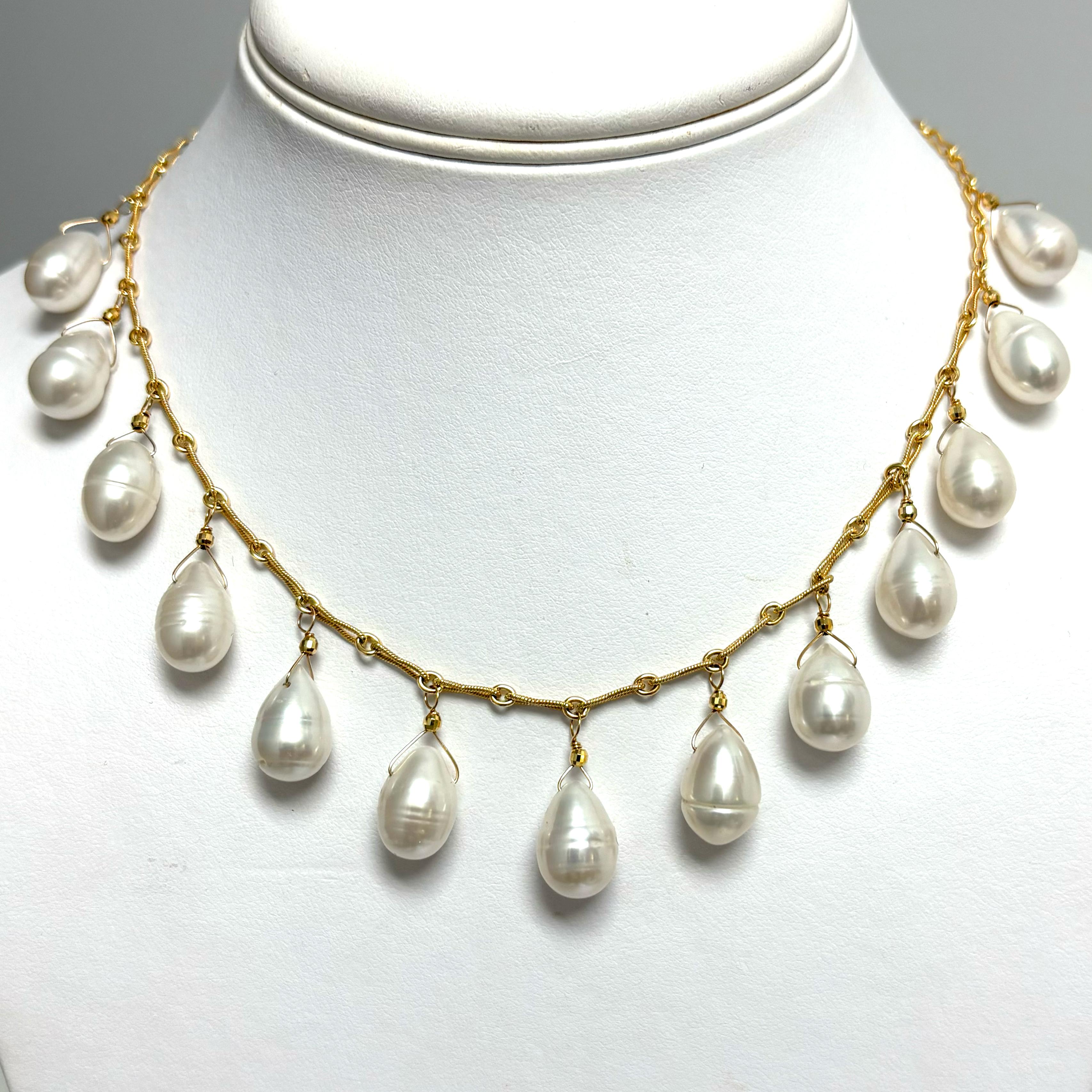 Collar Paradizia de perlas blancas de agua dulce sobre cadena Hand Made en Nuevo estado para la venta en Laguna Beach, CA