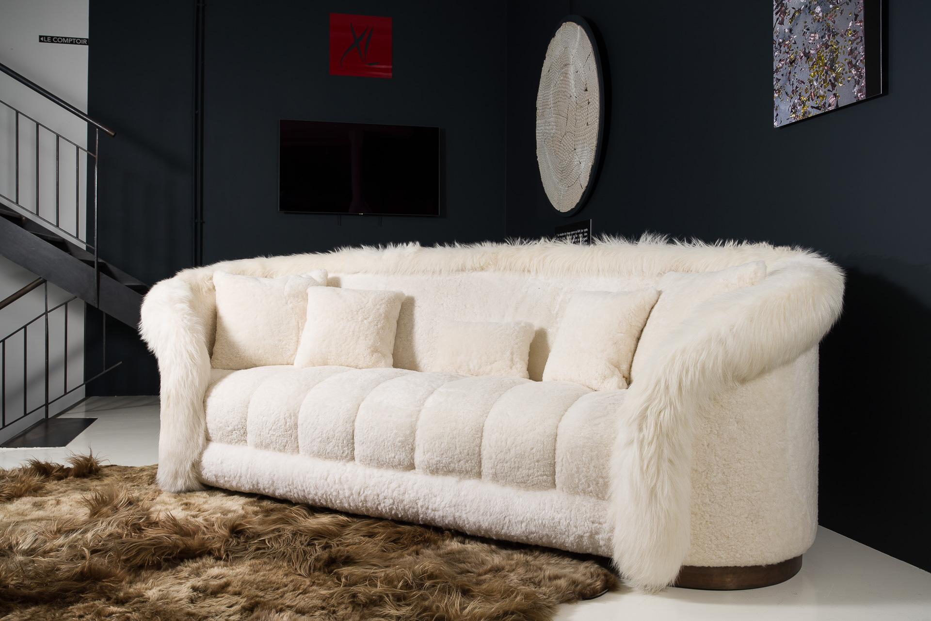 White Fur Sofa, The Lady, Limited Edition In New Condition In Rosheim, FR