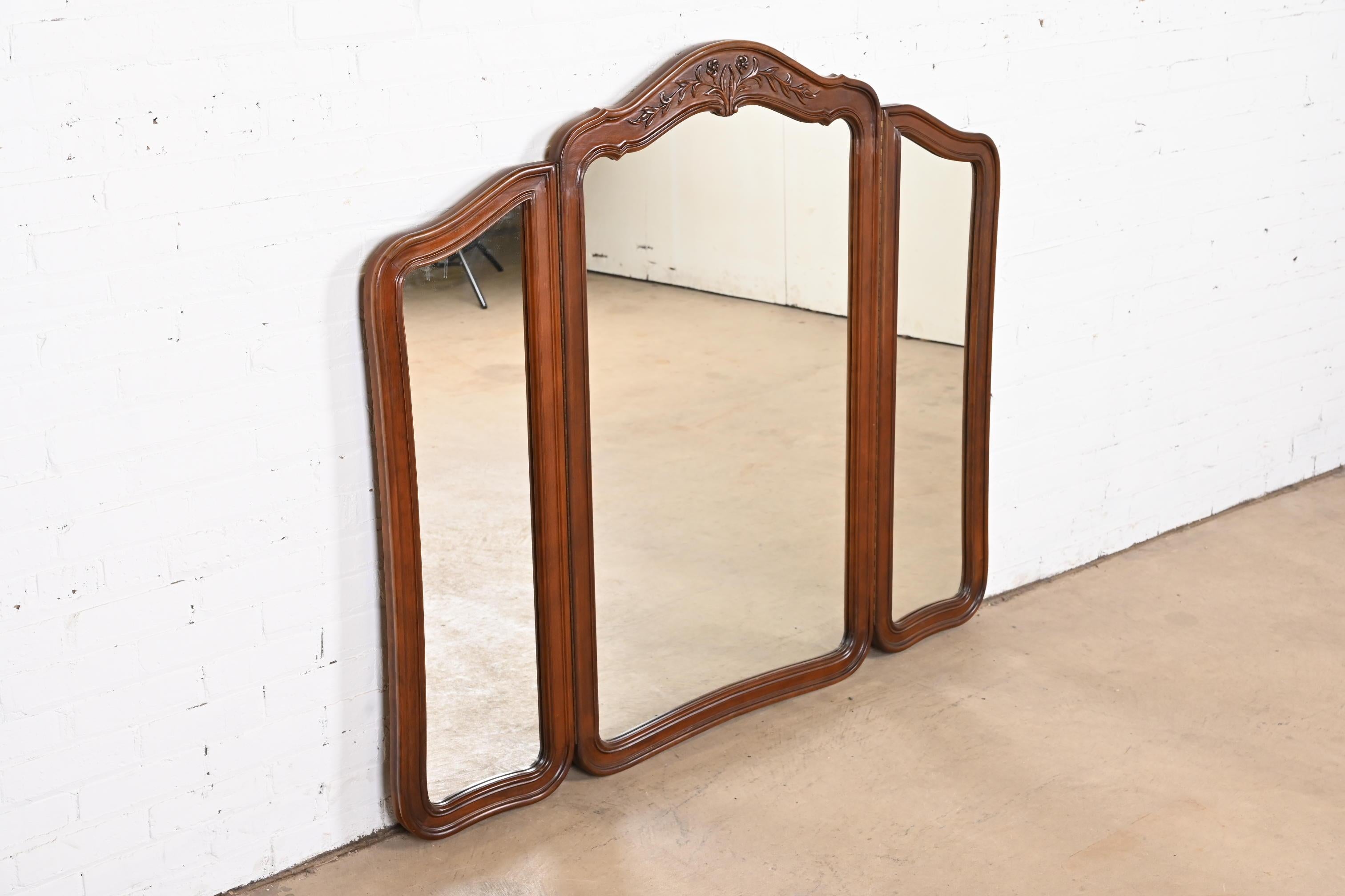 A gorgeous French Provincial Louis XV style carved cherry wood framed mirror

By White Furniture

USA, Circa 1960s

Measures: 58
