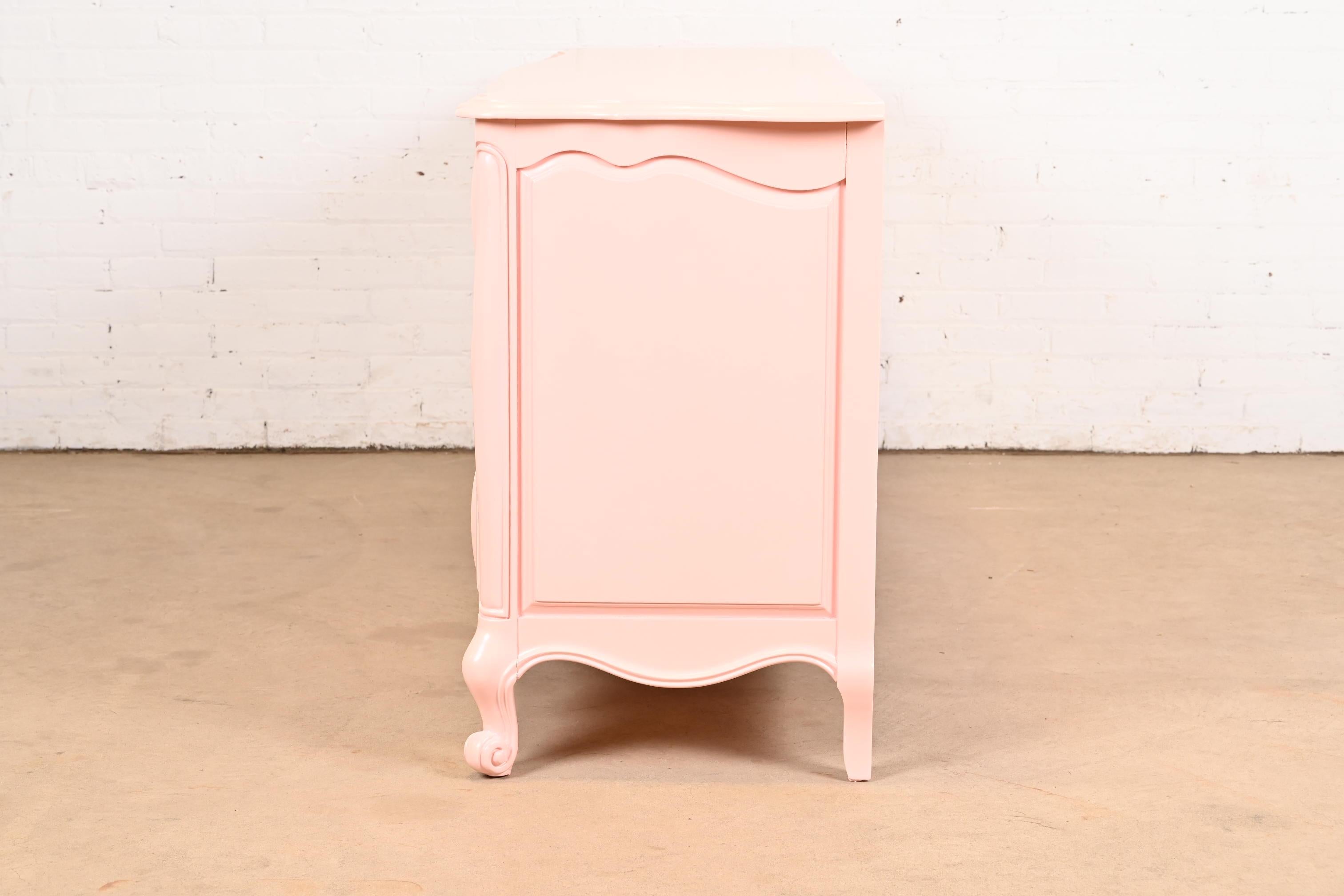 White Furniture French Provincial Louis XV Pink Lacquered Triple Dresser For Sale 4