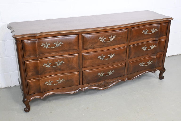 White Furniture French Provincial Nine-Drawer Dresser In Excellent Condition For Sale In Morgan, UT