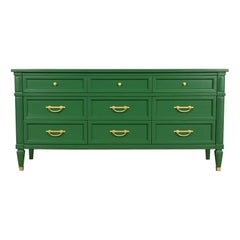 Commode ou buffet de style Régence française Louis XVI, de couleur blanche, récemment restauré