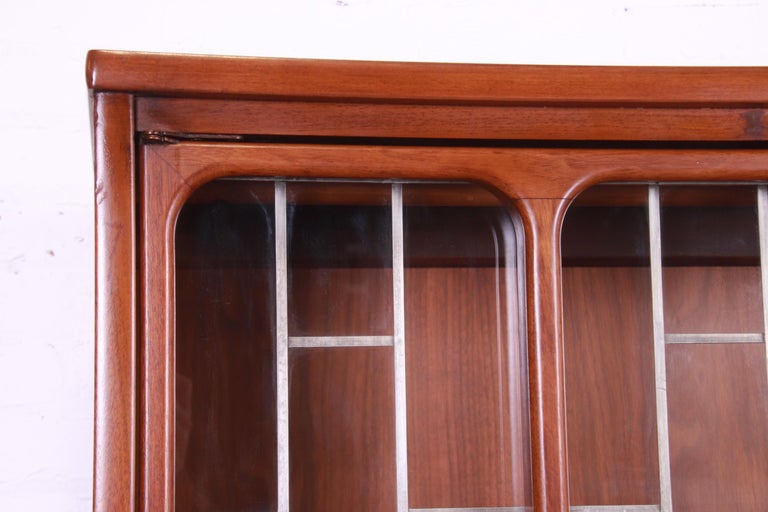 White Furniture Mid-Century Modern Sculpted Walnut Breakfront Bookcase Cabinet For Sale 4