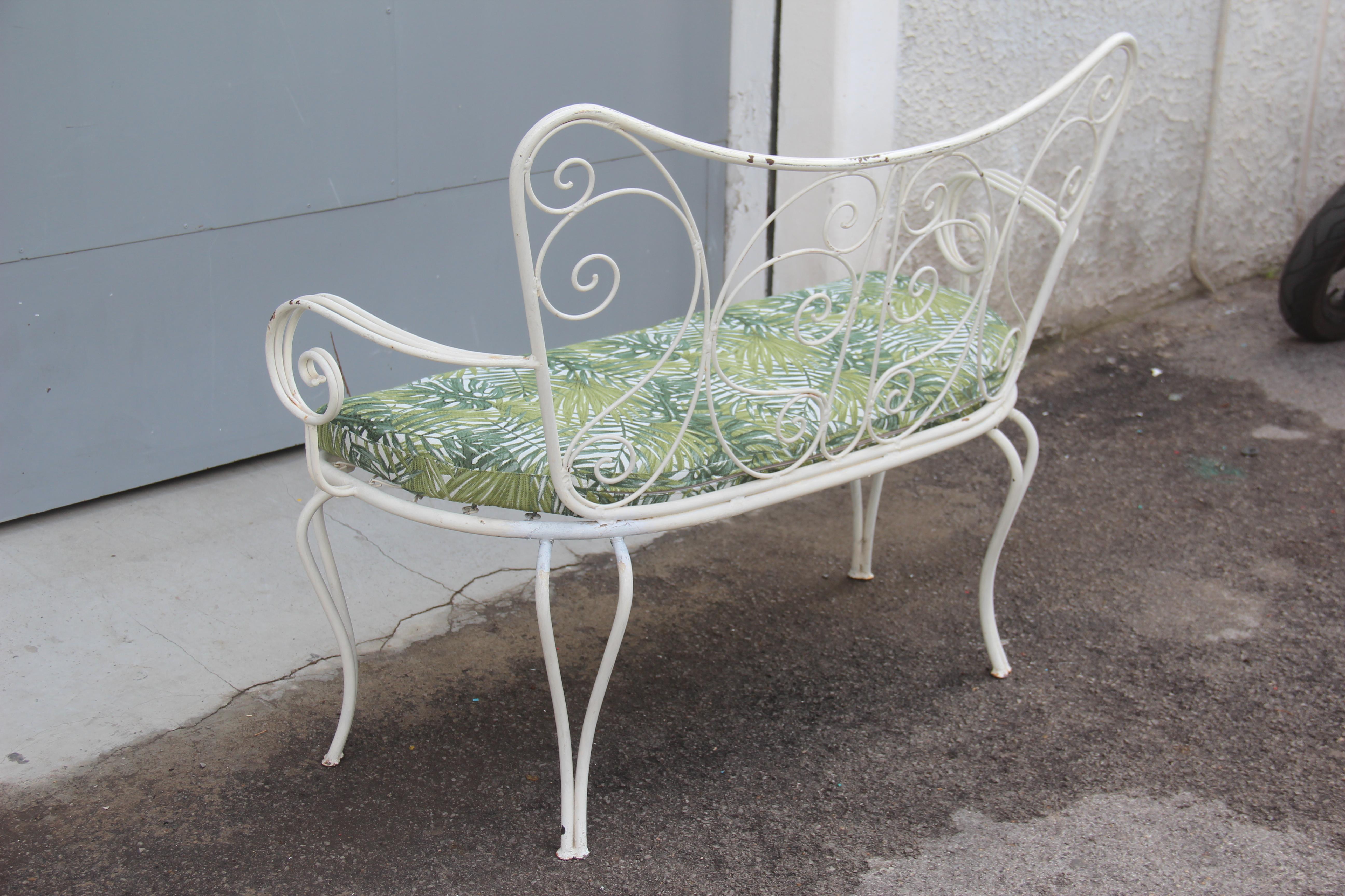 White Garden Sofa Mid-century Worked Shaped  Green Metal Cushion 1950s For Sale 7