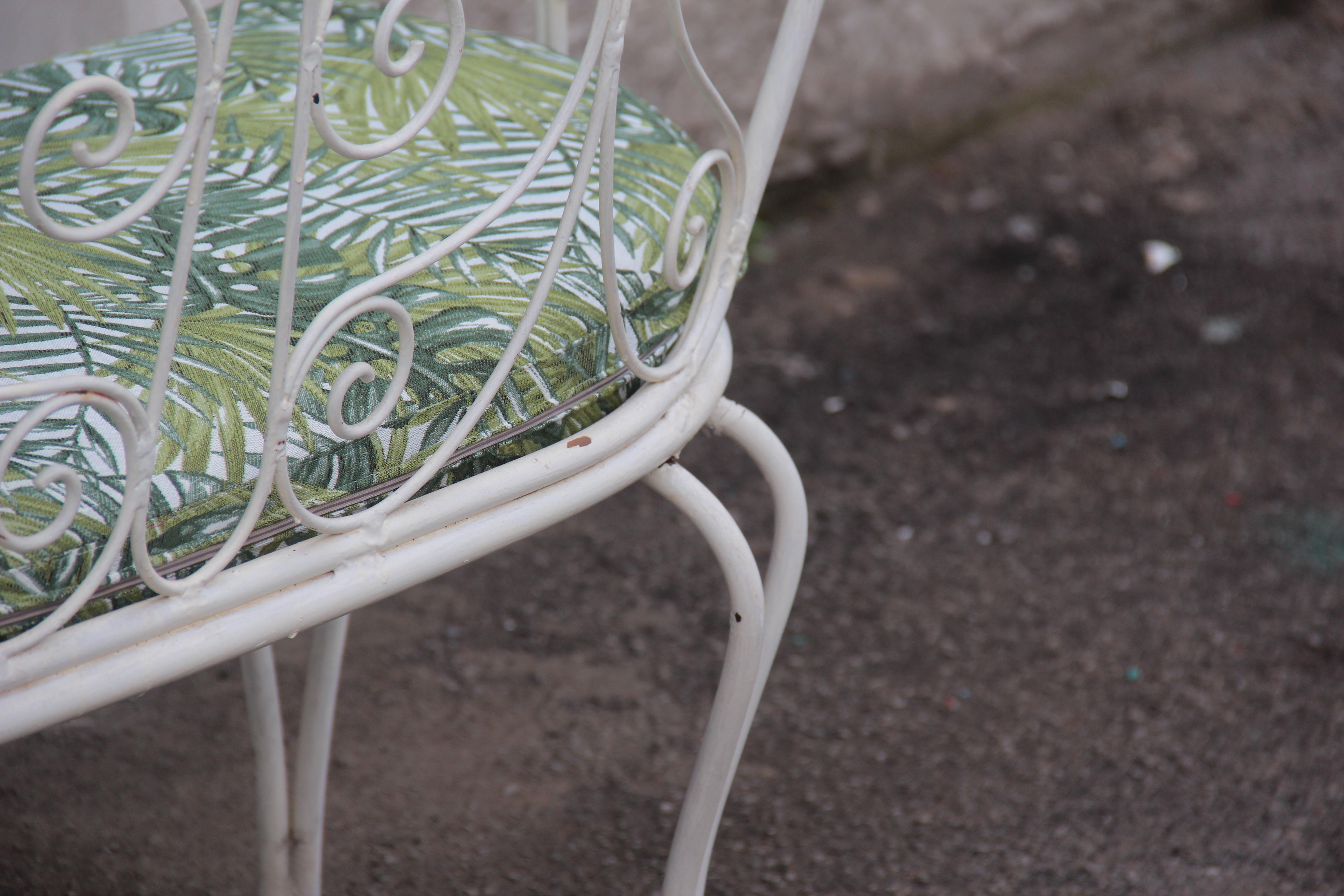 White Garden Sofa Mid-century Worked Shaped  Green Metal Cushion 1950s For Sale 9