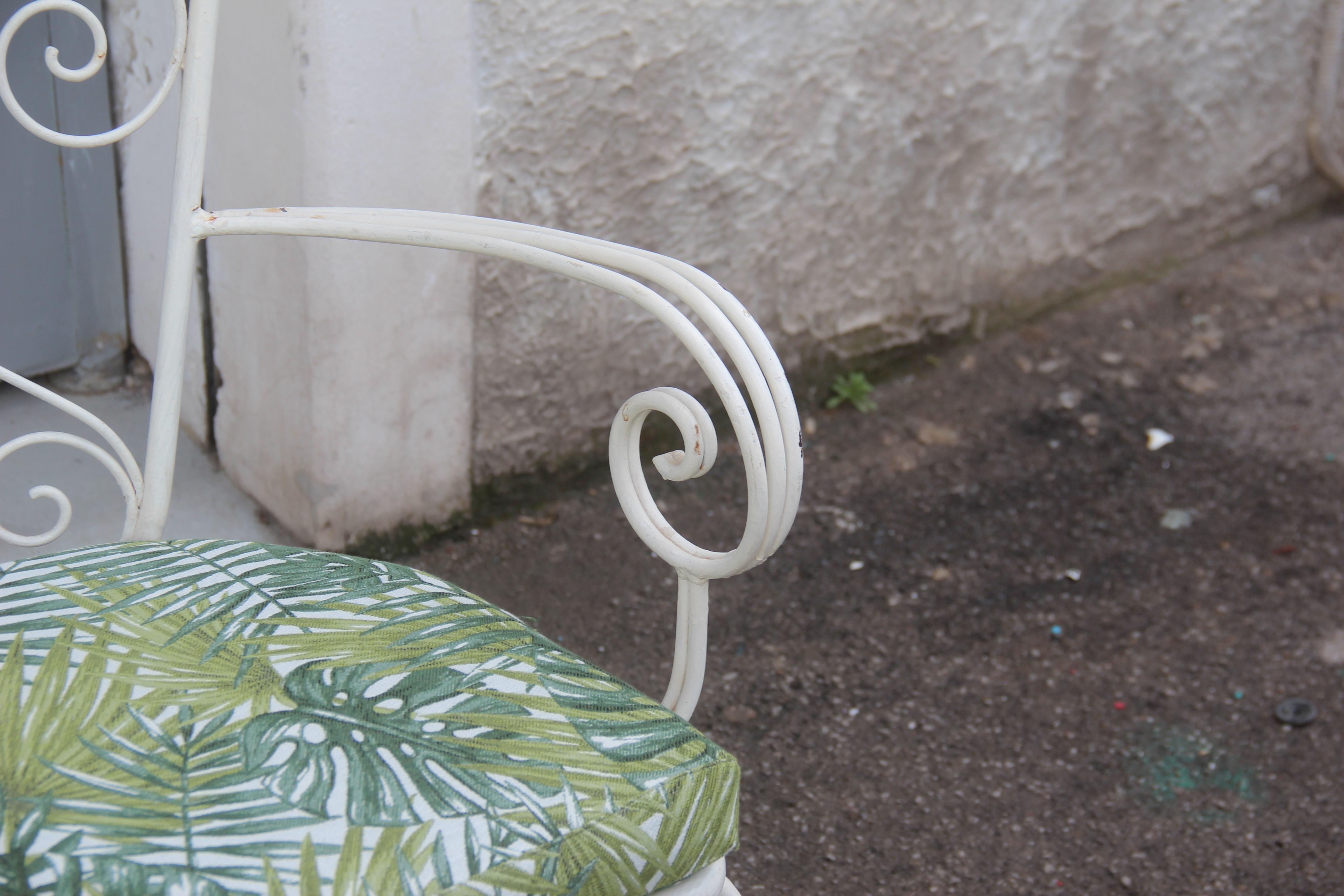 White Garden Sofa Mid-century Worked Shaped  Green Metal Cushion 1950s In Good Condition For Sale In Palermo, Sicily