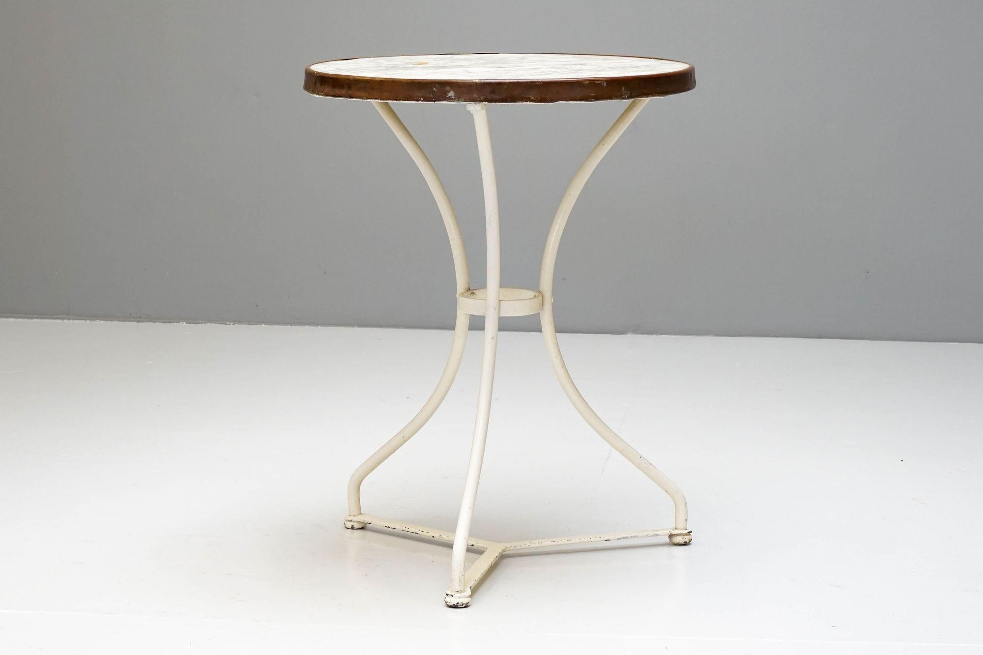 Table de jardin française avec plateau en marbre lié au cuivre sur base peinte en blanc.
H 72cm x L 55cm x P 55cm
Veuillez nous contacter avant l'achat afin que nous puissions vous donner un devis de livraison précis.