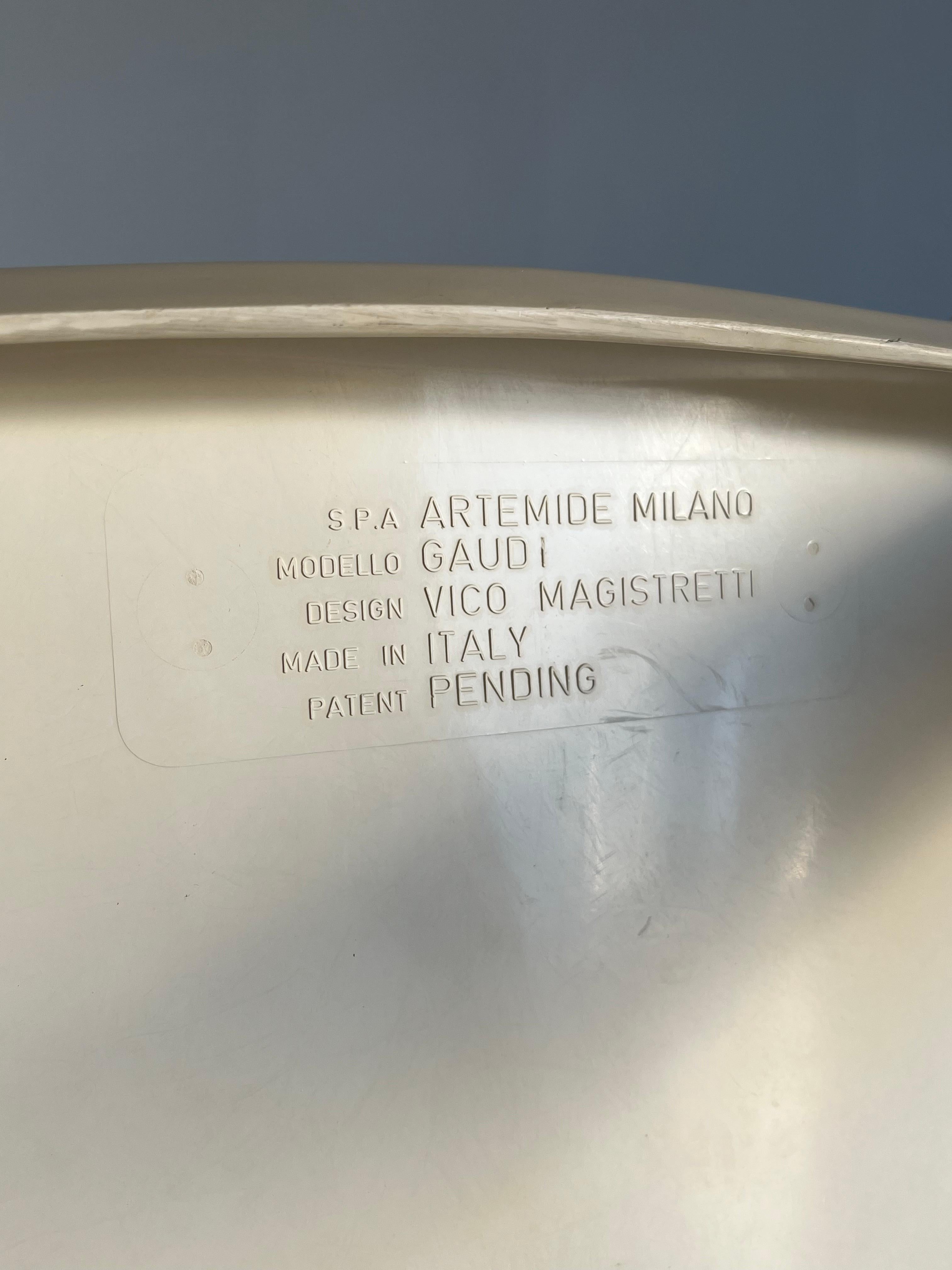 Chaiseaudi blanche de Vico Magistretti pour Artemide, ancienne modèle, 1970 en vente 11
