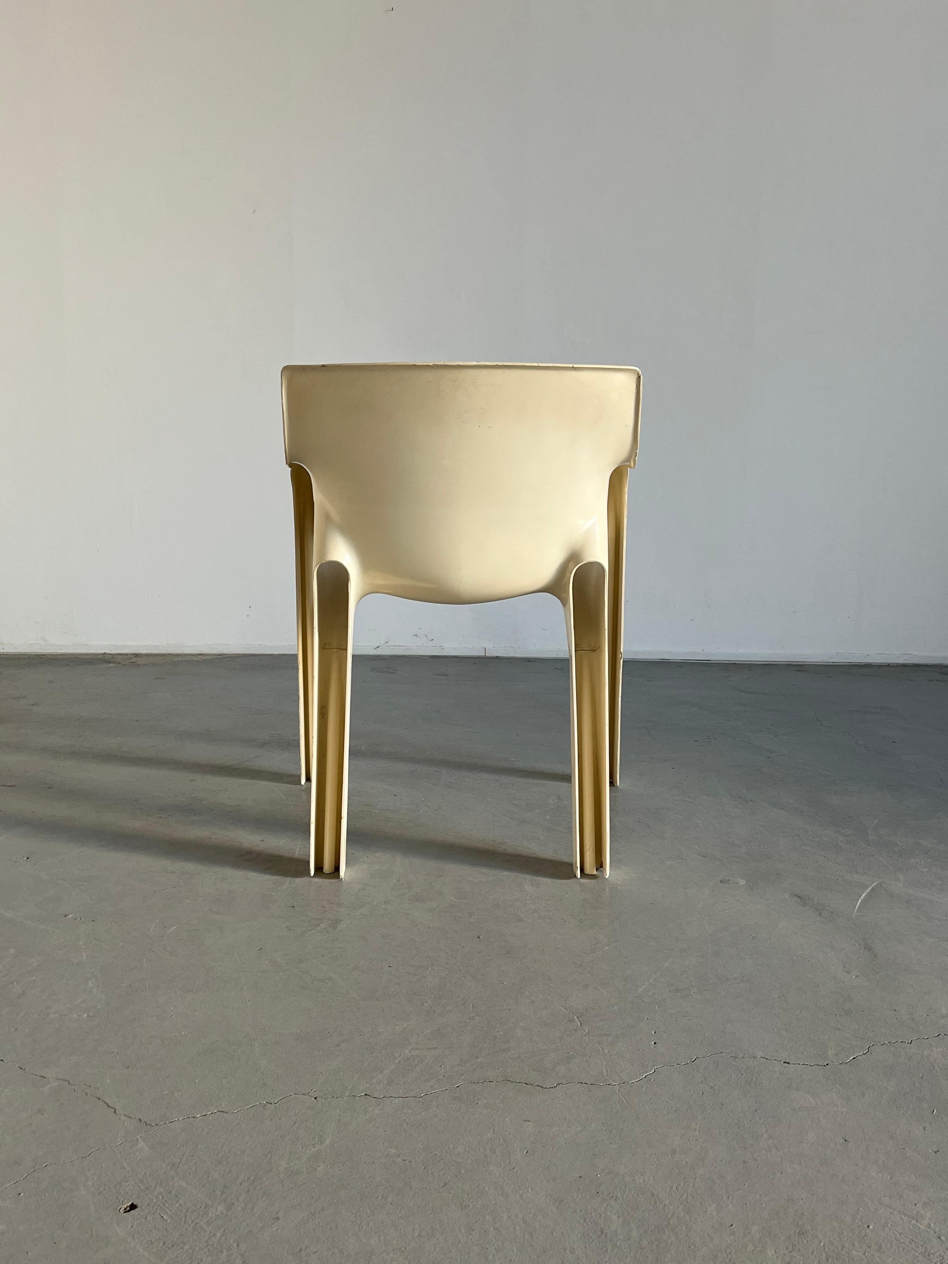 Late 20th Century White 'Gaudi' Chair by Vico Magistretti for Artemide, Vintage Early Model, 1970s For Sale