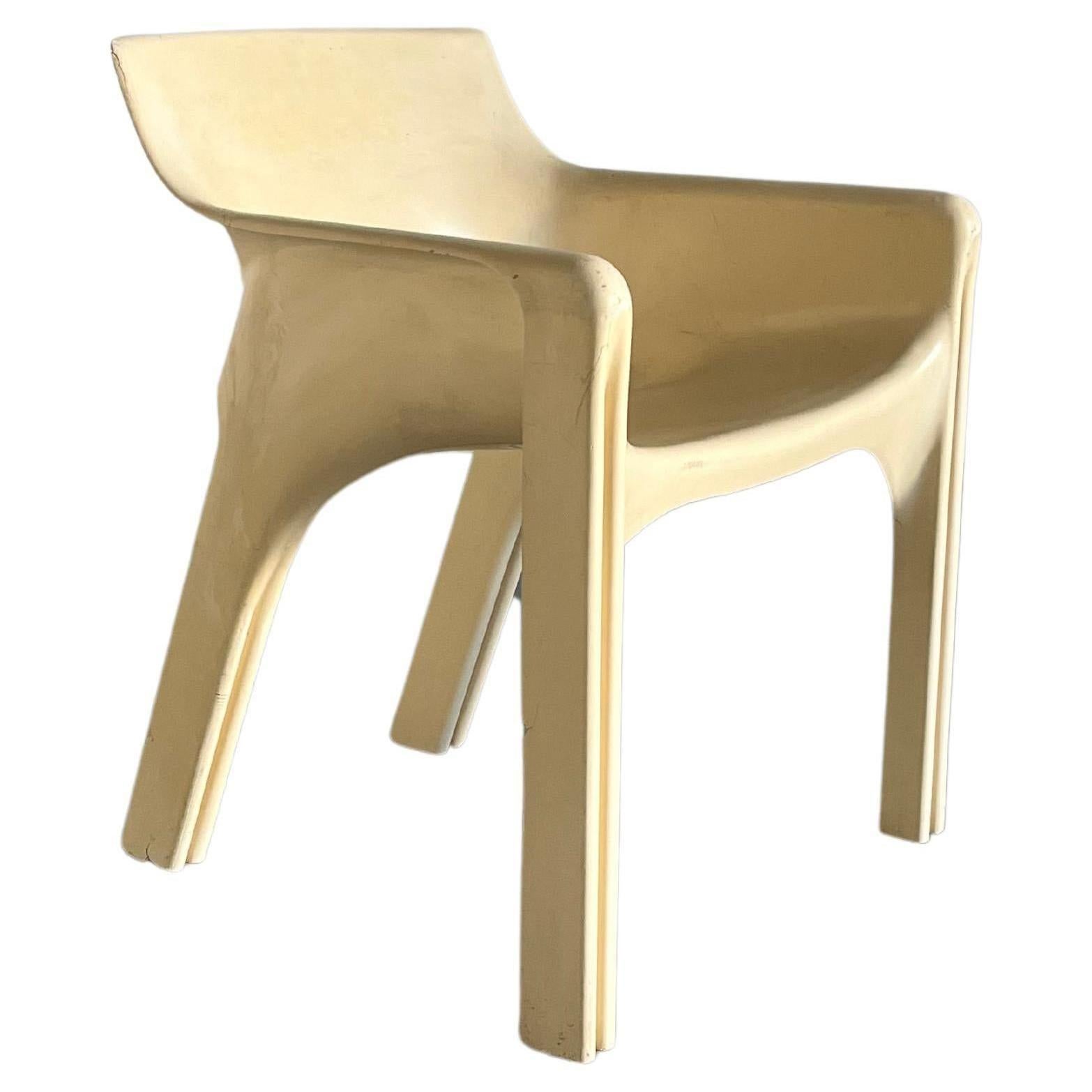 White 'Gaudi' Chair by Vico Magistretti for Artemide, Vintage Early Model, 1970s For Sale