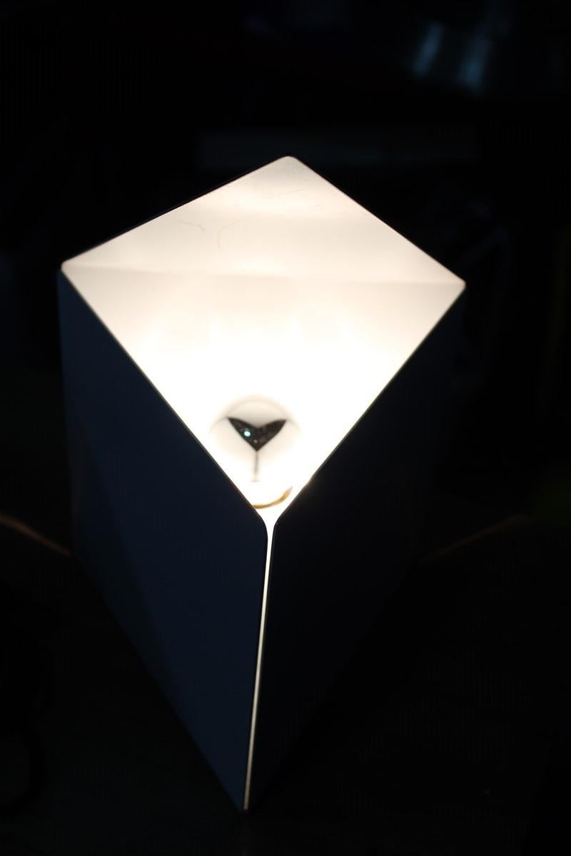 White Geometric Table lamp Italian Design Lamperti Minimal Light, 1970s In Good Condition For Sale In Palermo, Sicily