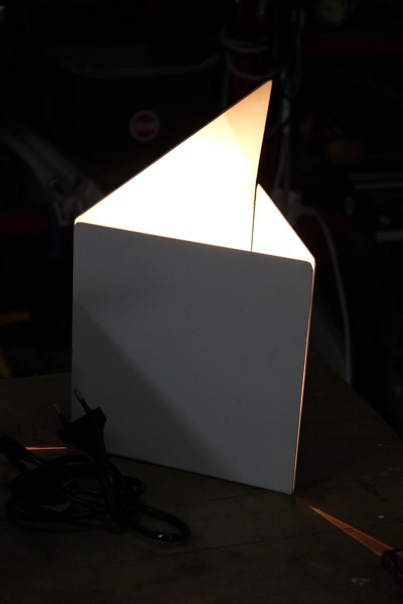 White Geometric Table lamp Italian Design Lamperti Minimal Light, 1970s For Sale 2