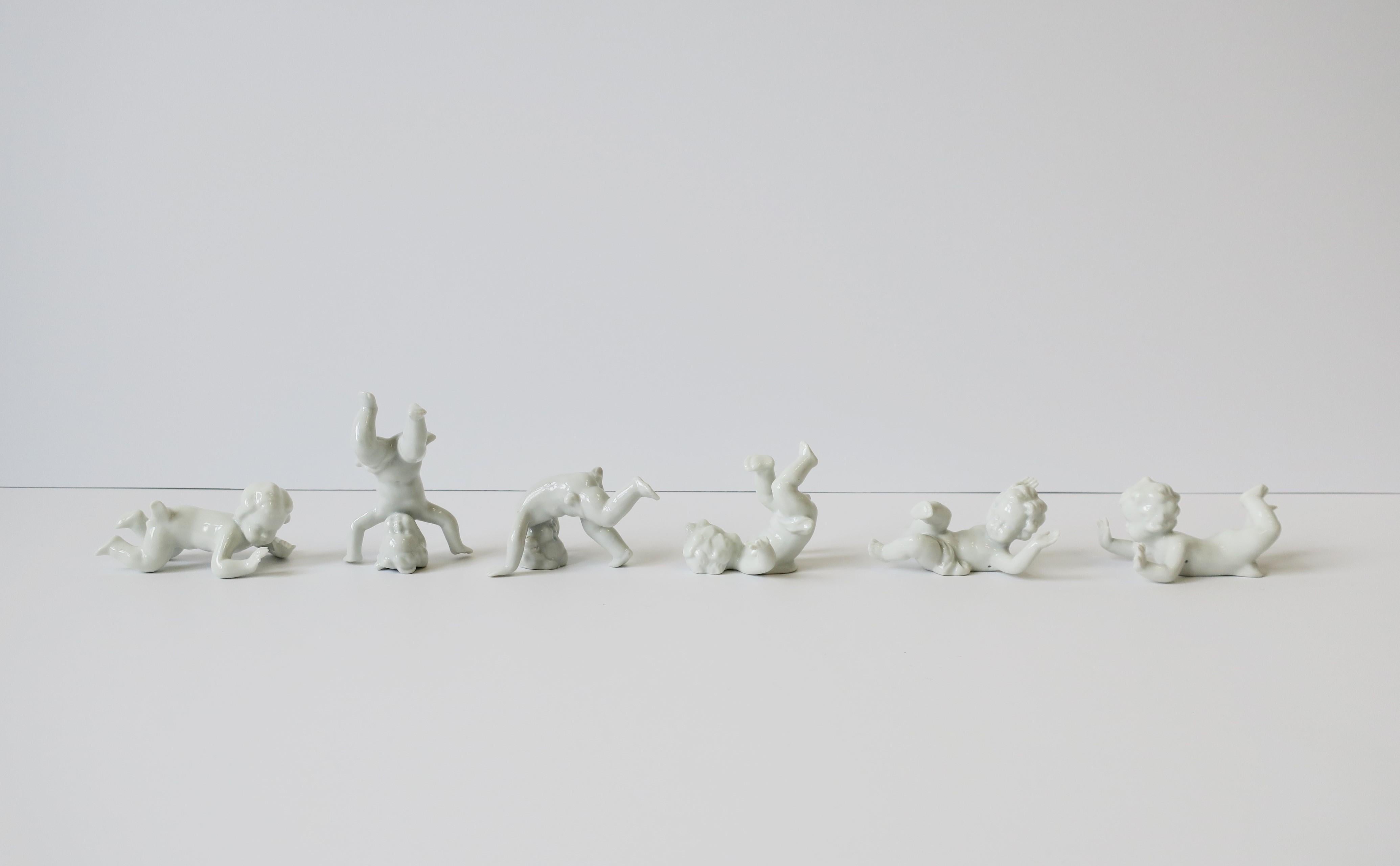 Allemand Sculptures allemandes de putti nus en porcelaine blanche, lot de 6 en vente