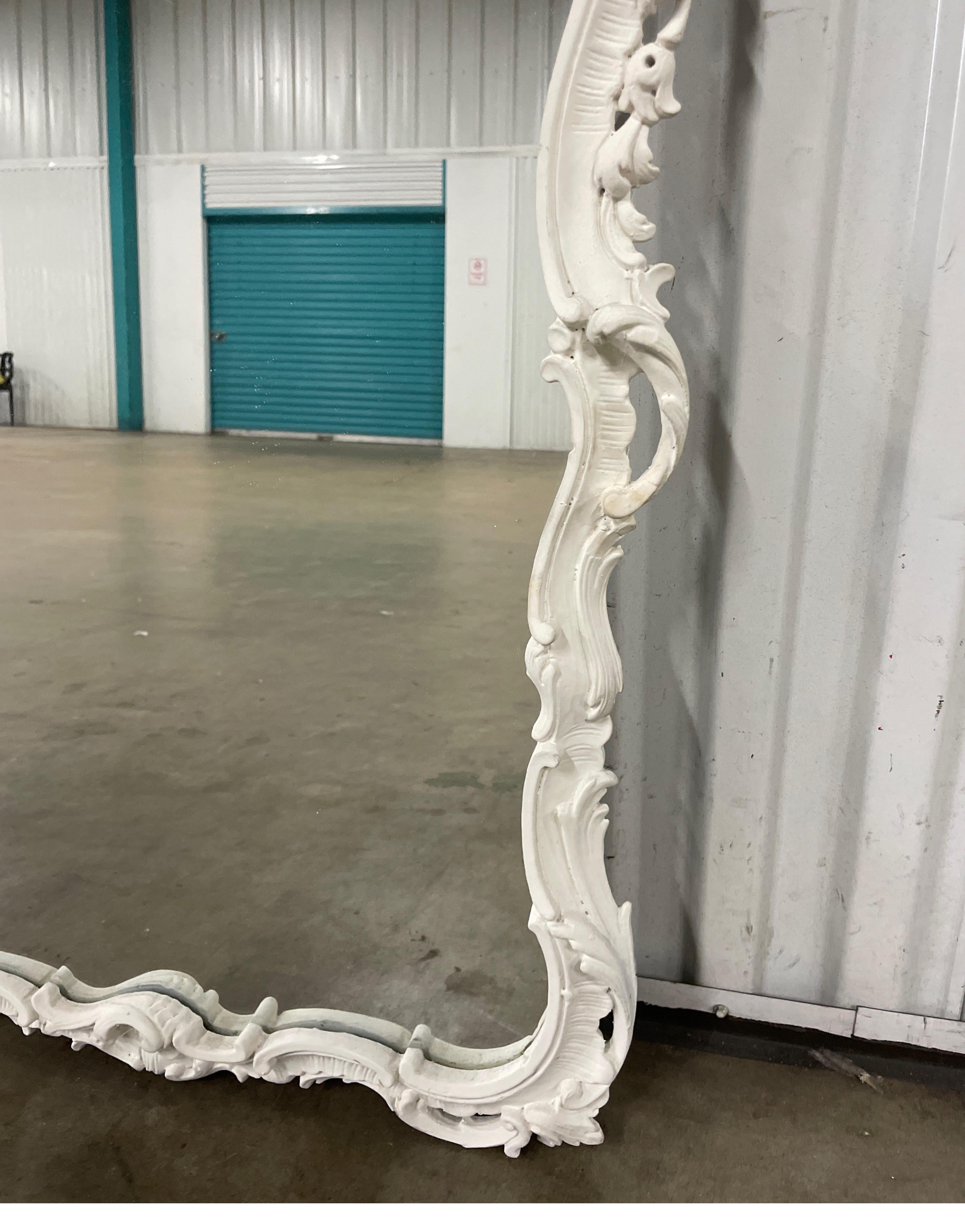 20th Century White Gesso Painted Carved Wood Italian Mirror For Sale