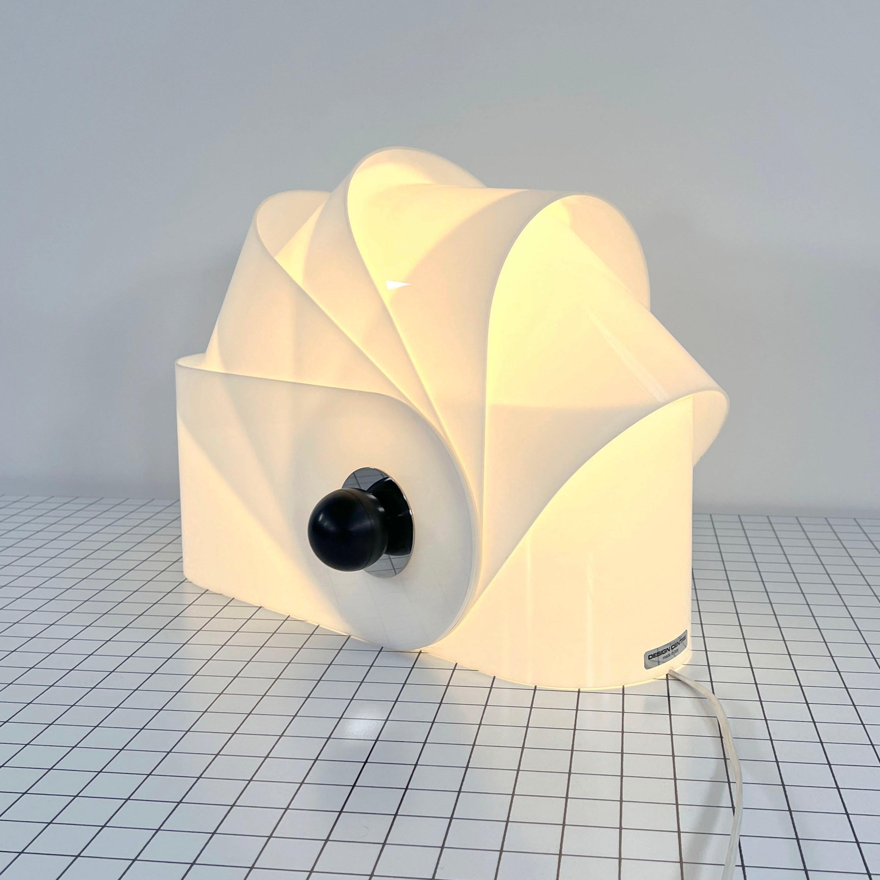 Designer - Superstudio
Produttore - Design Centre Poltronova
Modello - Lampada da tavolo Gherpe
Periodo di progettazione - 1968
Misure - Larghezza 64 cm x Profondità 30 cm x Altezza 42 cm
Materiali - Acrilico, acciaio, nylon 
Colore -