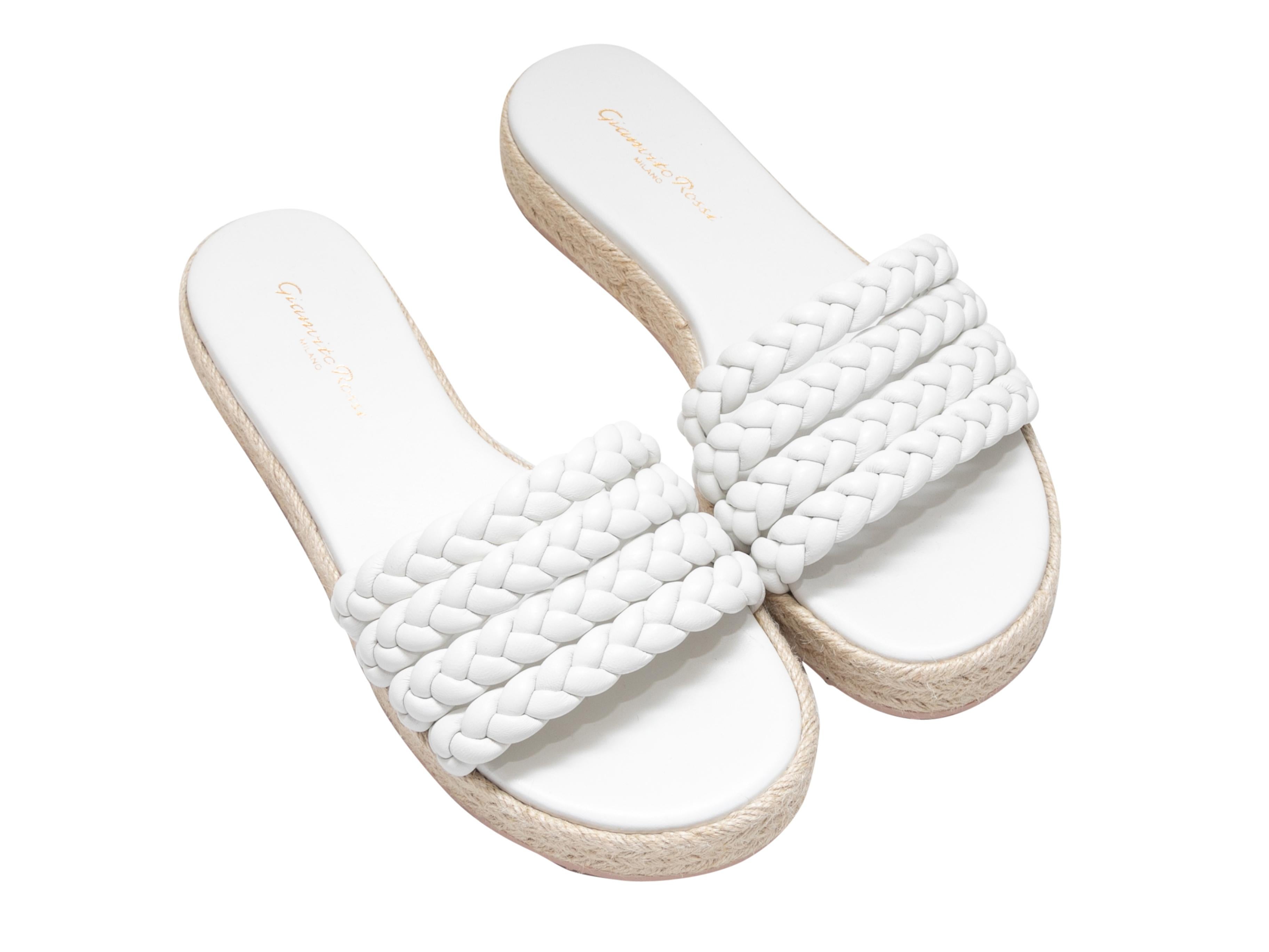 Weiße Espadrille-Sandalen aus geflochtenem Leder von Gianvito Rossi. Jutebesatz an den Sohlen. 1
