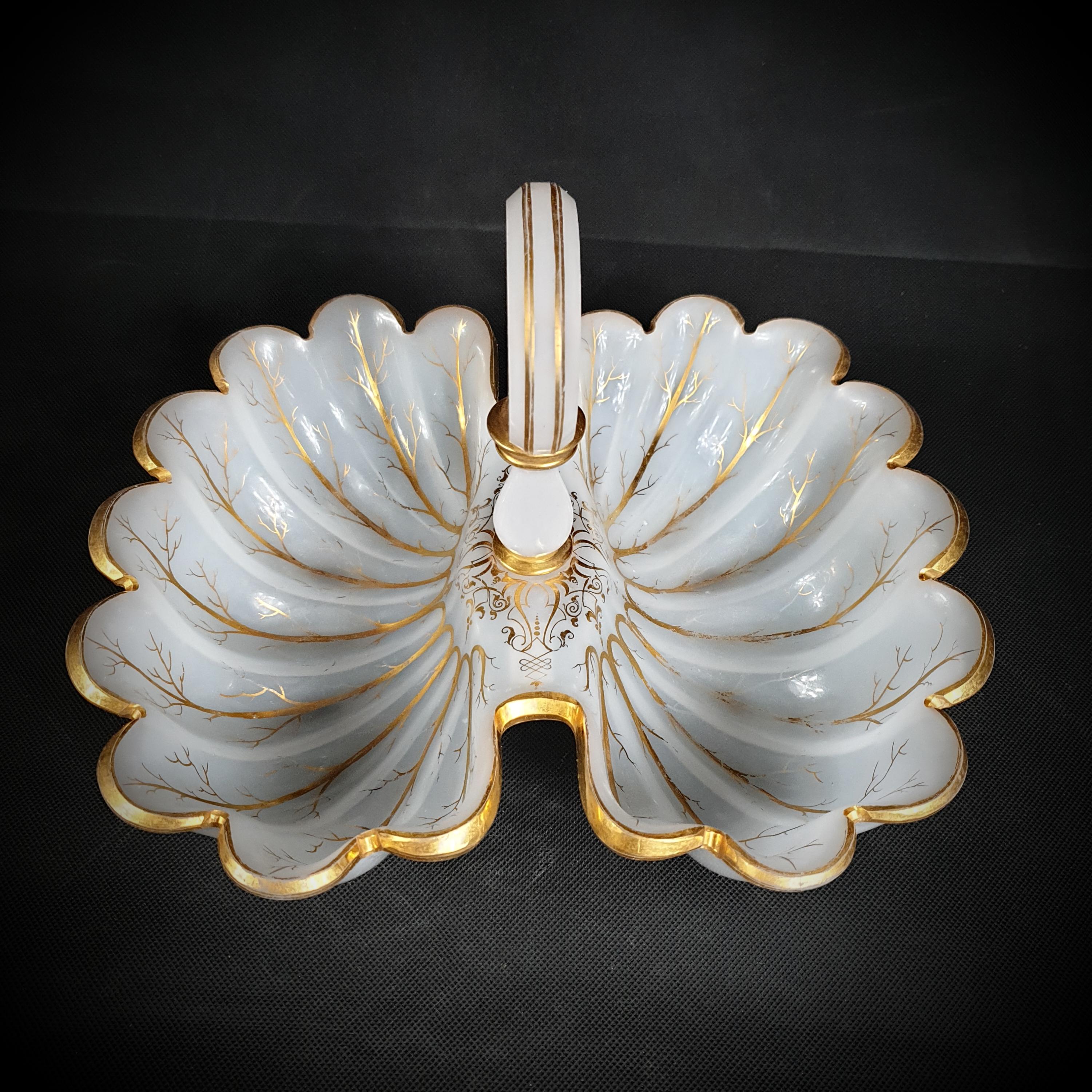 Victorian White Gilded Opaline Glass Serving Dish, Kidney Shaped, Late 19th Century For Sale