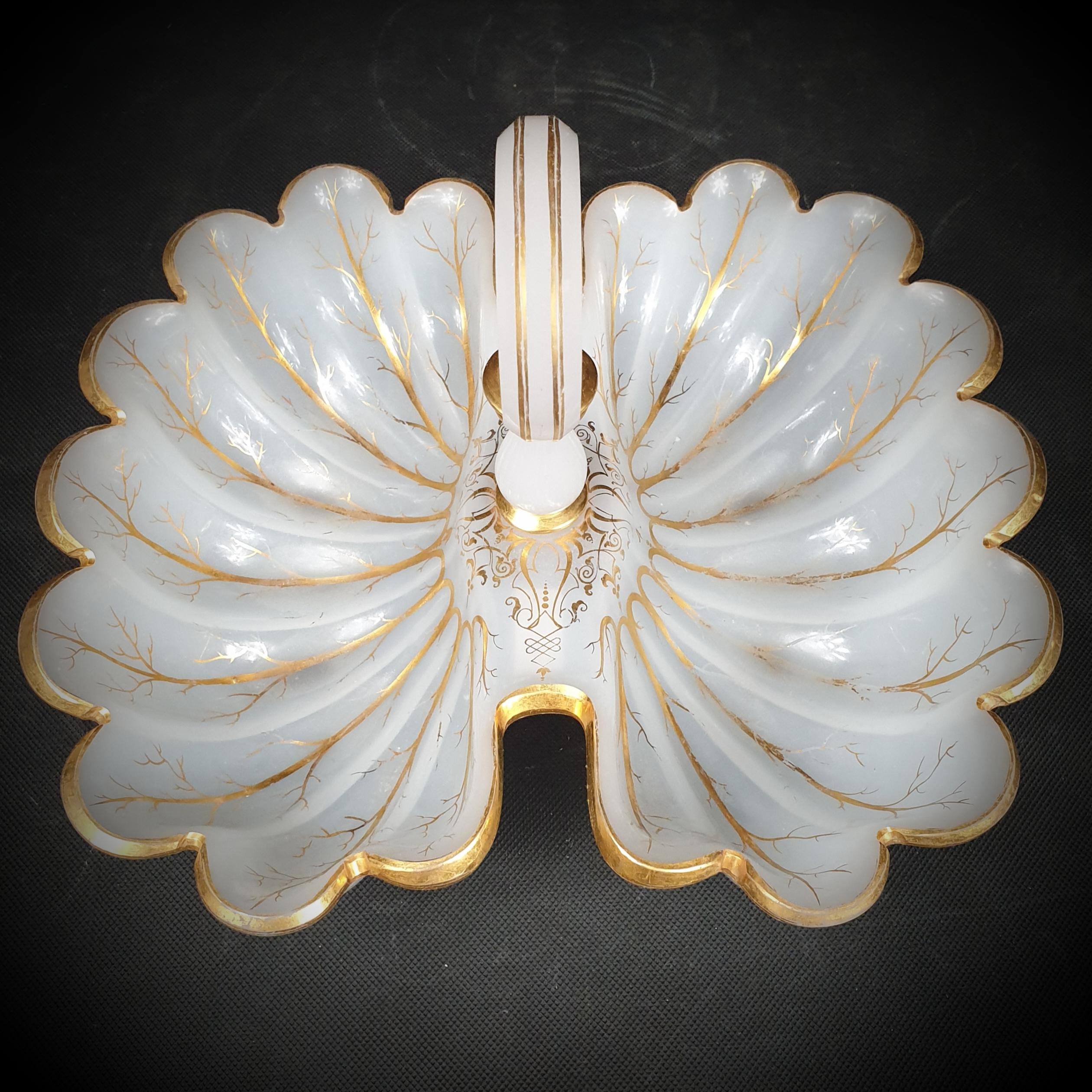 Hand-Carved White Gilded Opaline Glass Serving Dish, Kidney Shaped, Late 19th Century For Sale