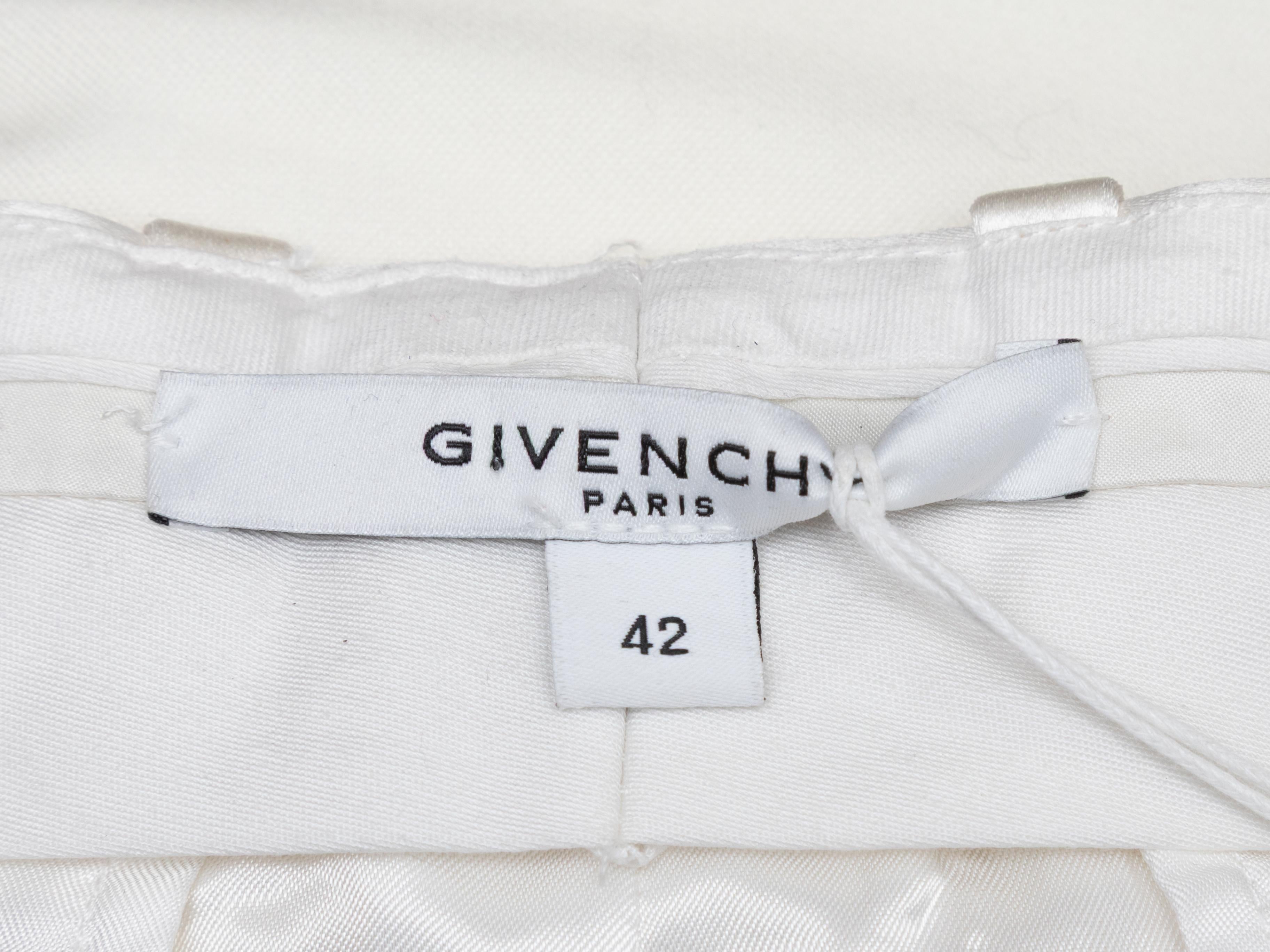 Weiße Wollhose mit weitem Bein von Givenchy. Vier Taschen. Reißverschluss und Haken- und Ösenverschlüsse vorne. 37,5
