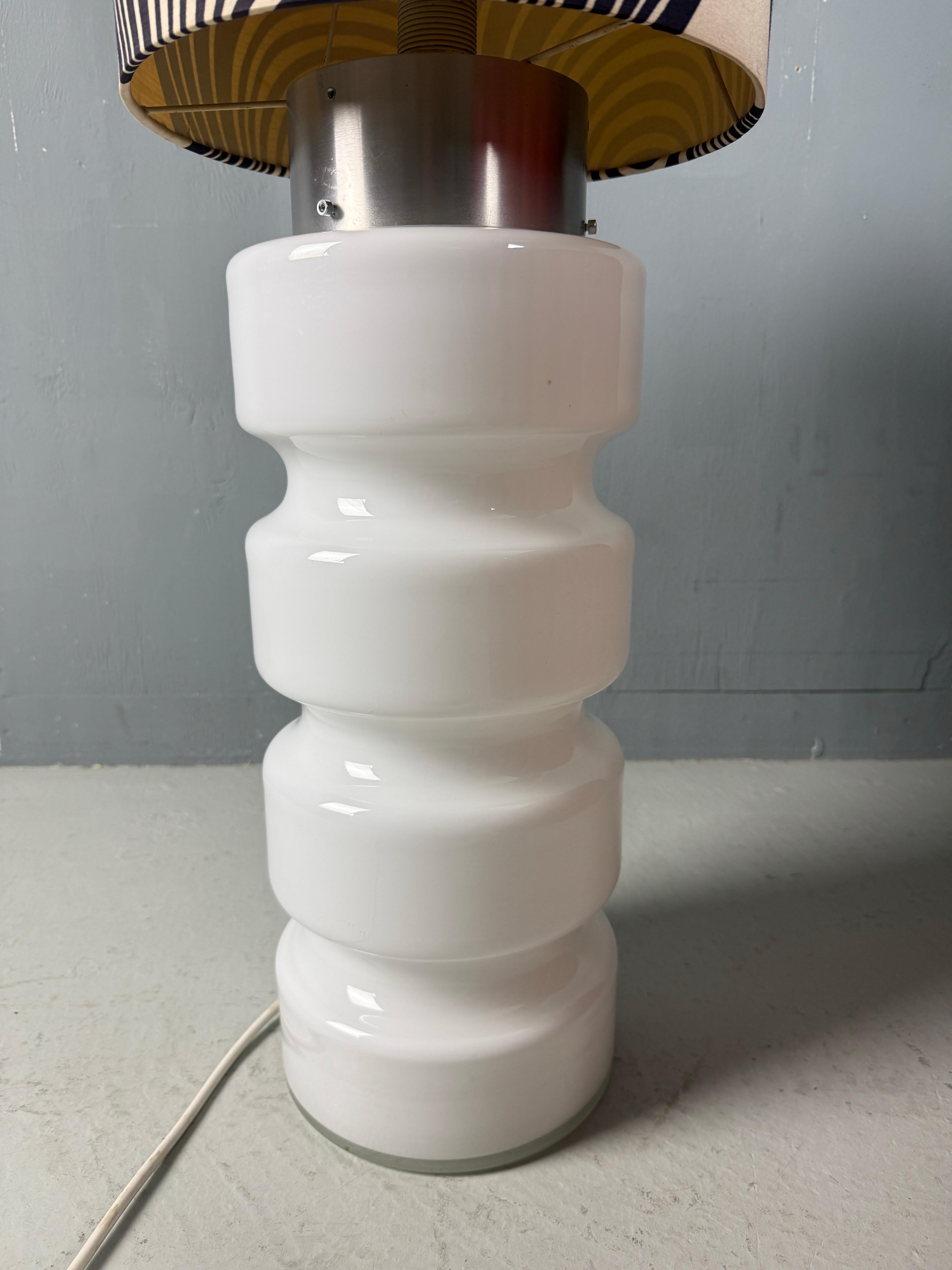 Weißes Glas 59 Zoll Stehlampe- 3-Wege-Schalter- siebziger Jahre Lampenschirm -Deutschland- im Angebot 5