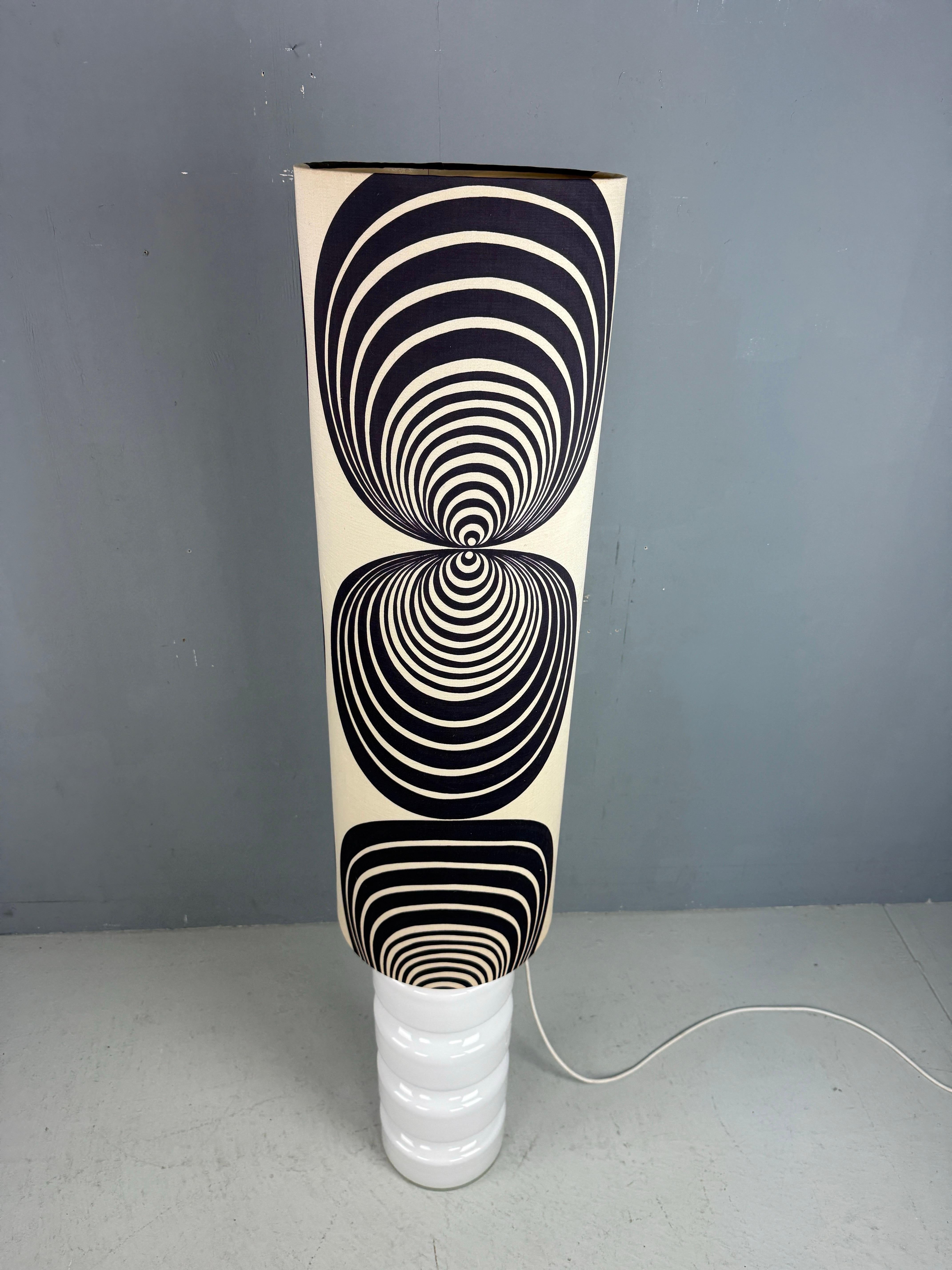 Weißes Glas 59 Zoll Stehlampe- 3-Wege-Schalter- siebziger Jahre Lampenschirm -Deutschland- im Angebot 7