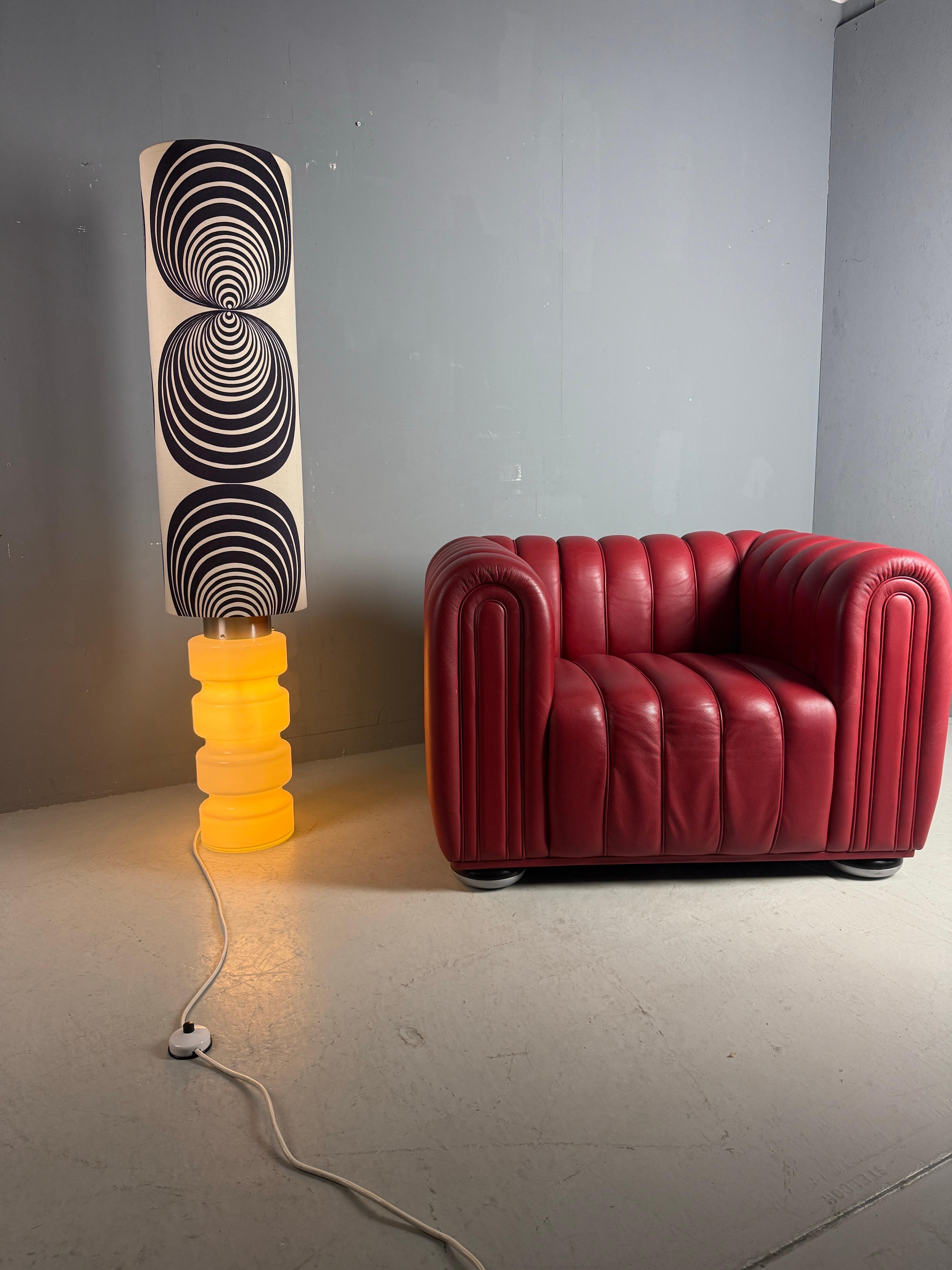 Weißes Glas 59 Zoll Stehlampe- 3-Wege-Schalter- siebziger Jahre Lampenschirm -Deutschland- im Angebot 3