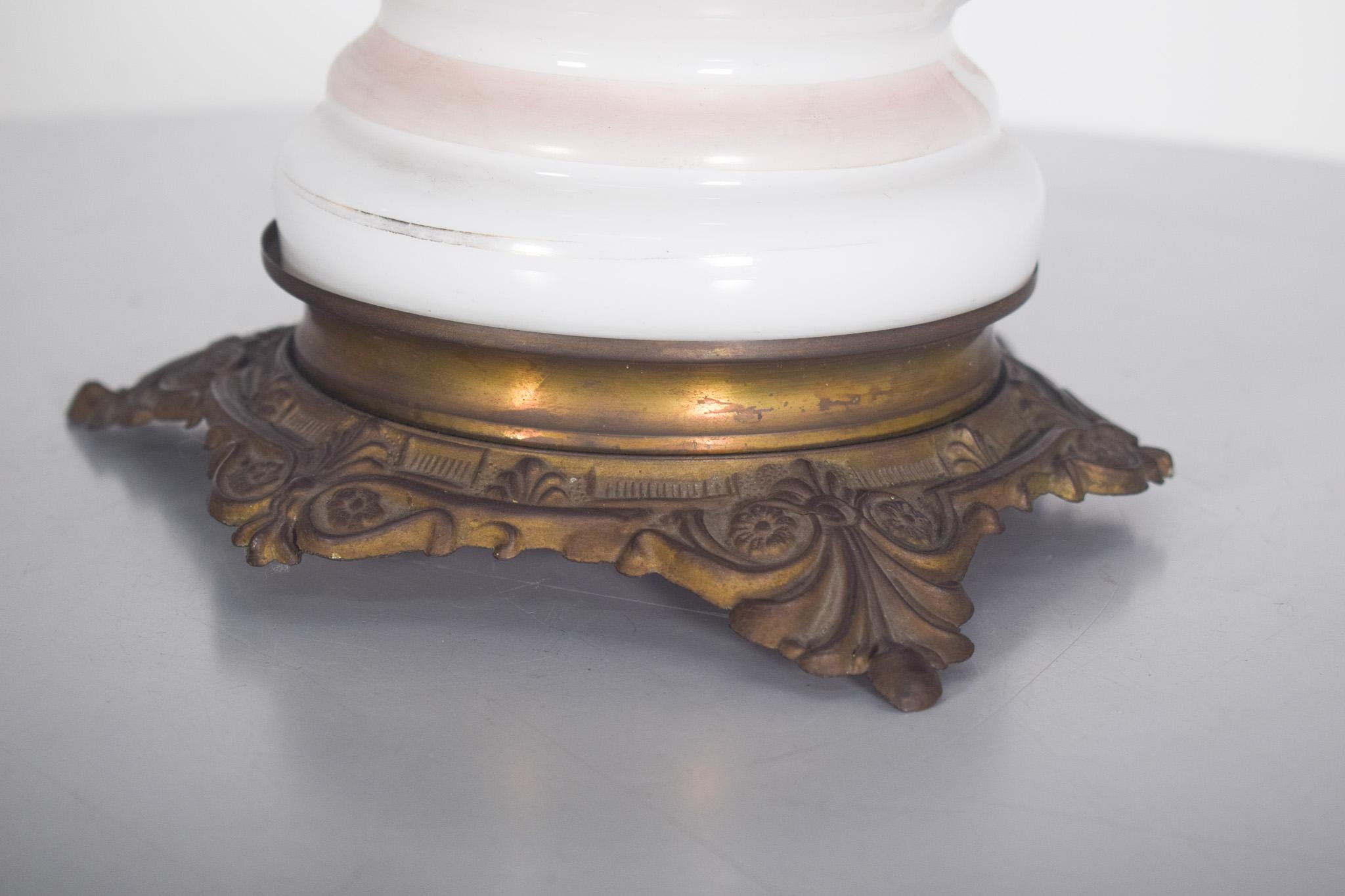 Lampe aus weißem Glas und Metall im Zustand „Relativ gut“ im Angebot in Lisboa, Lisboa