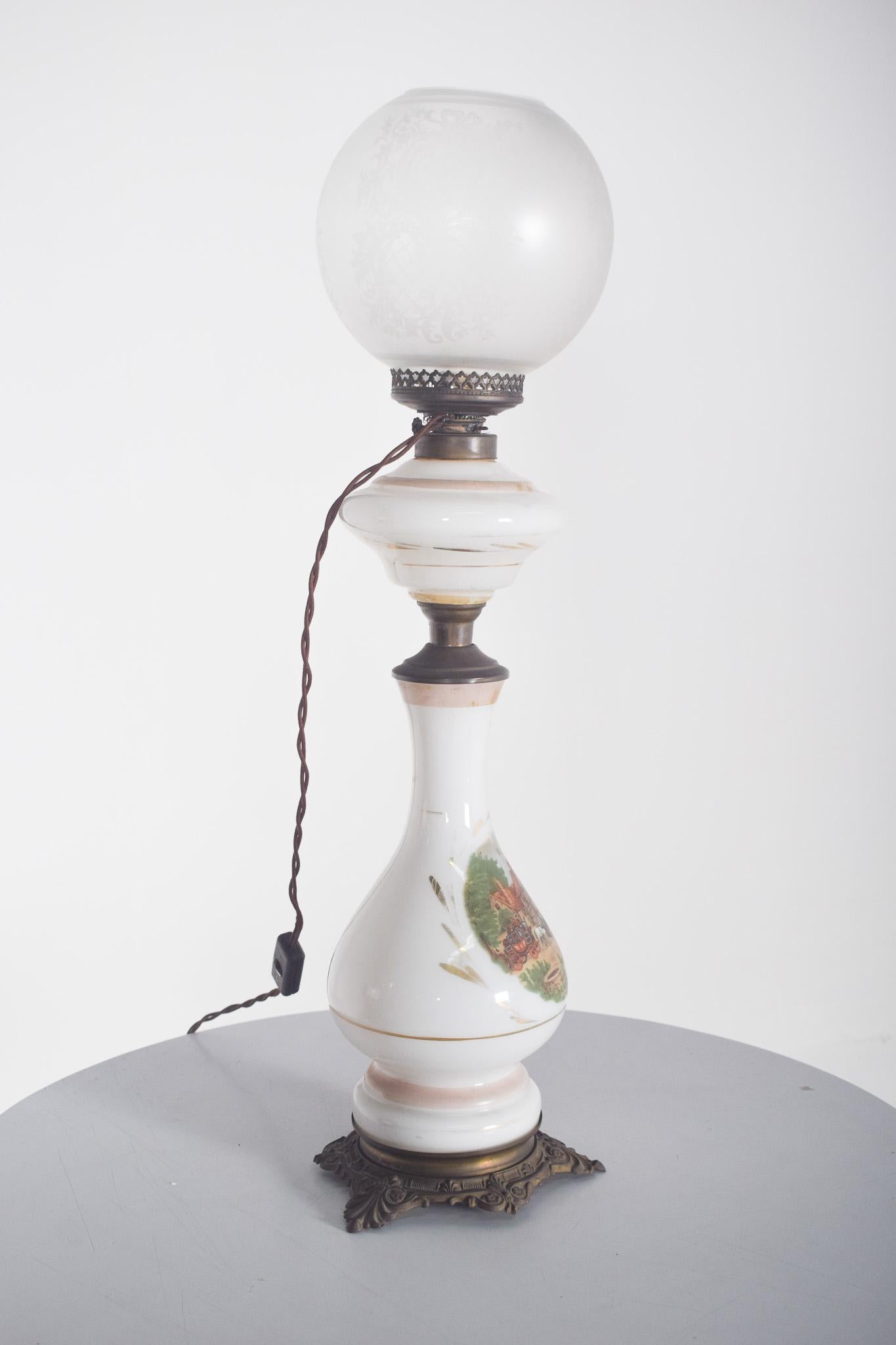 Lampe aus weißem Glas und Metall (20. Jahrhundert) im Angebot